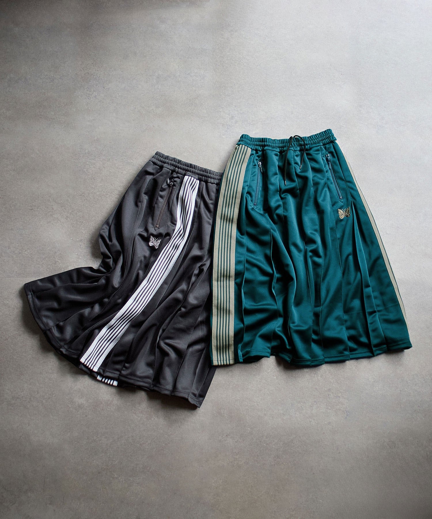 NEEDLES/PLEATED TRACK SKIRT POLY SMOOTH