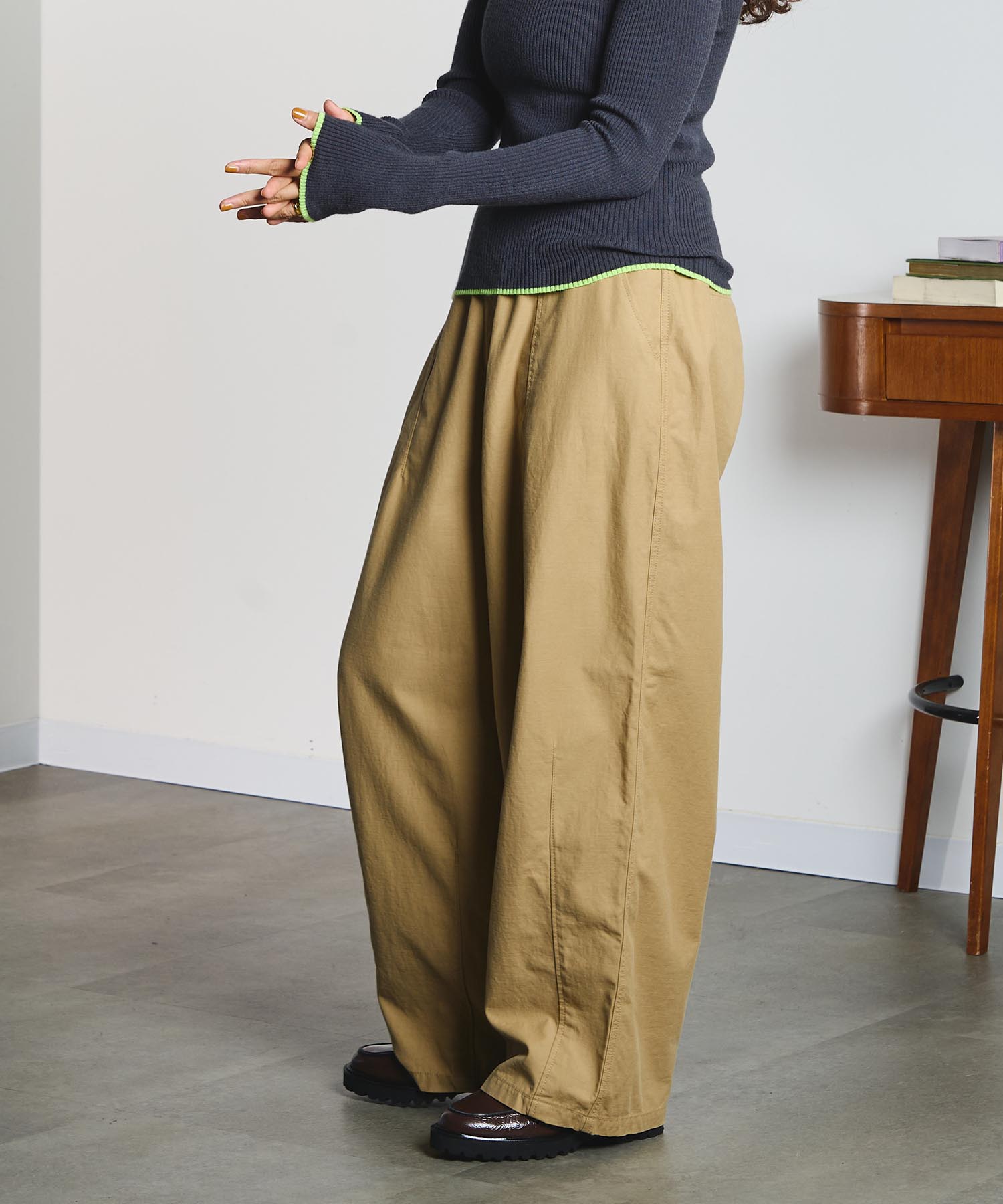 DENIM/BACK SATIN PANTS