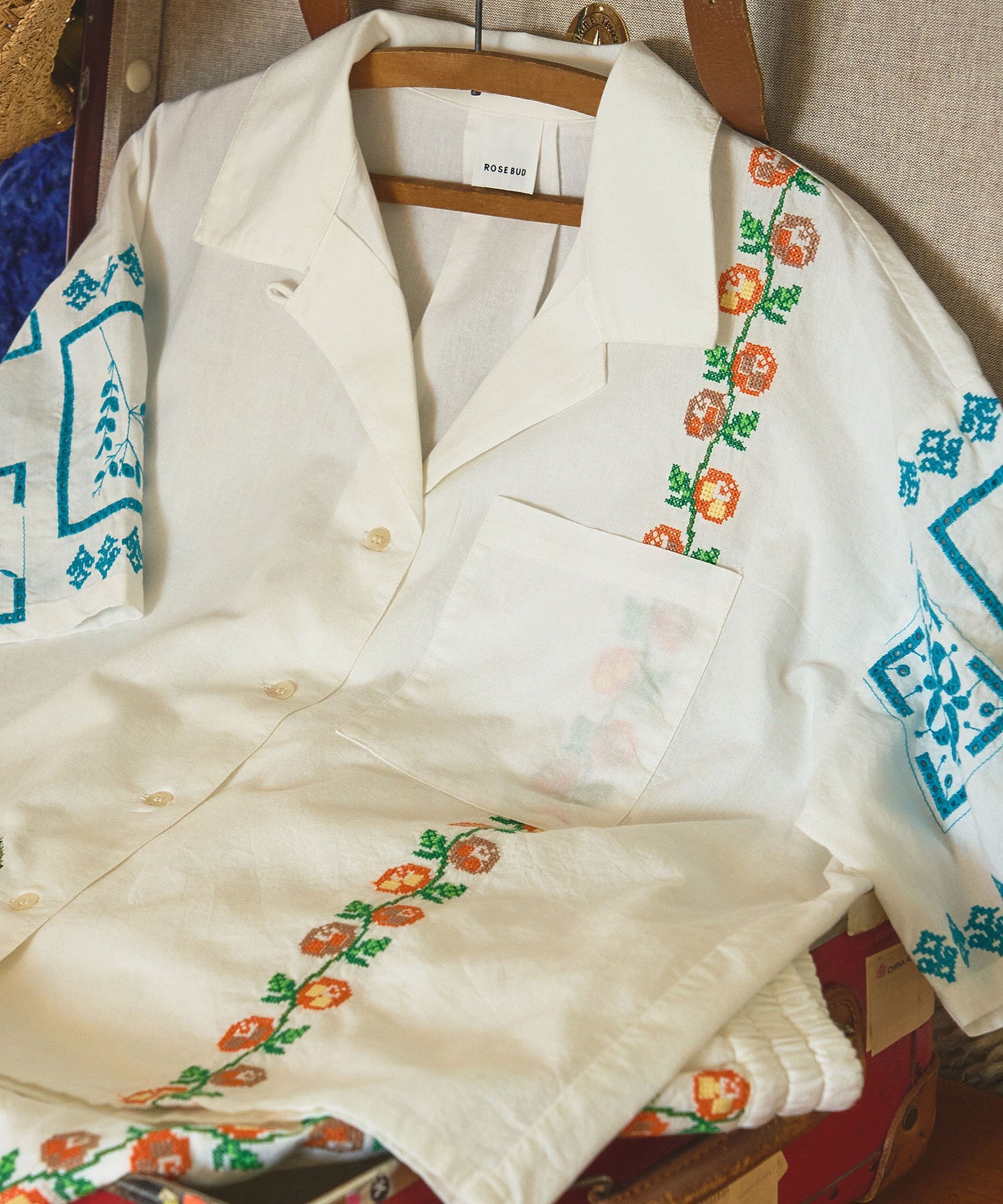 FLOWER EMBROIDARY SHIRT