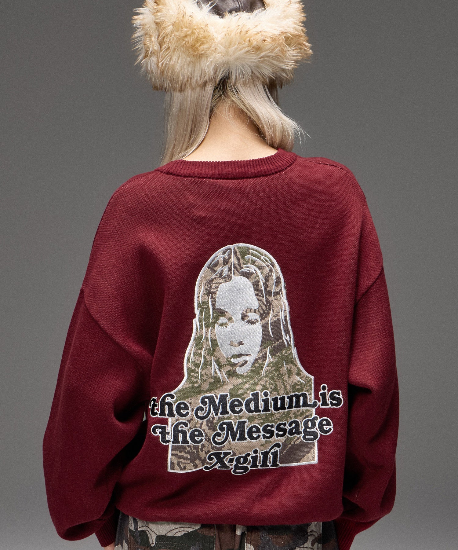 CAMO FACE AND LOGO JACQUARD KNIT TOP