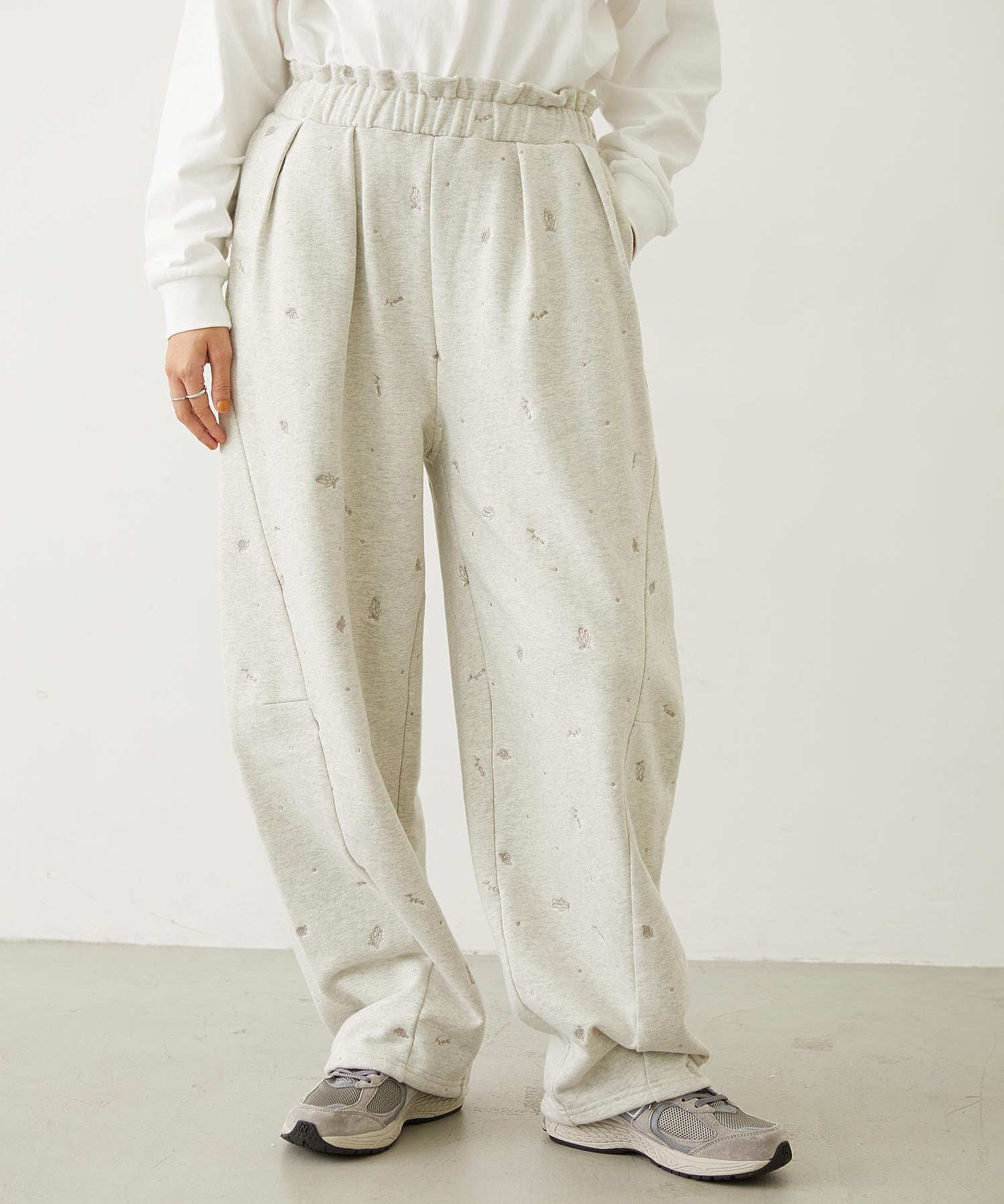 EMBROIDERED ROSE SWEAT WIDE PANTS