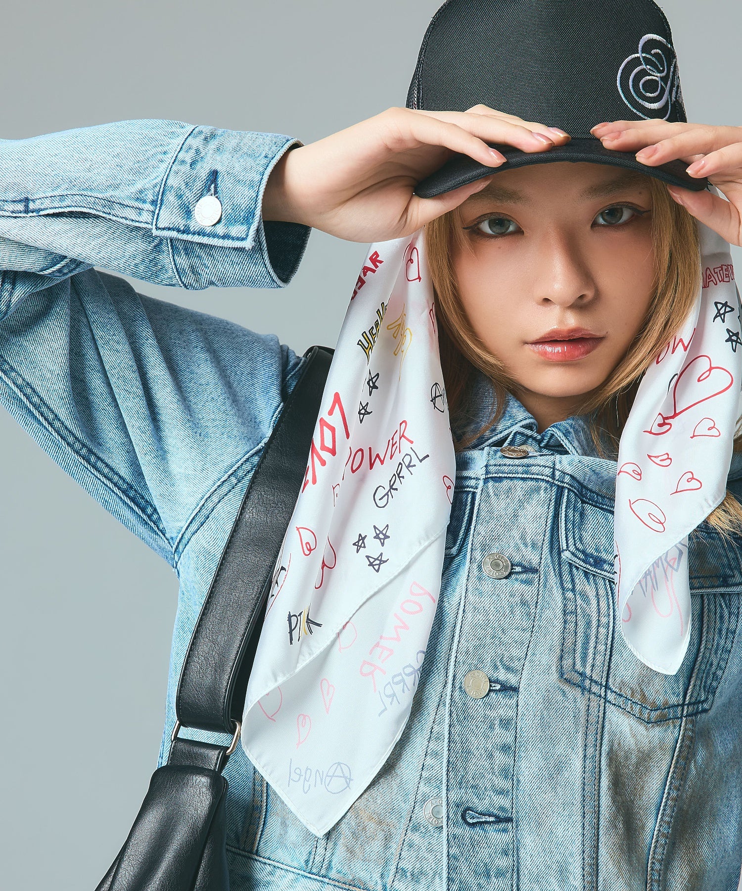 SIDE SCRIPT LOGO TRUCKER CAP