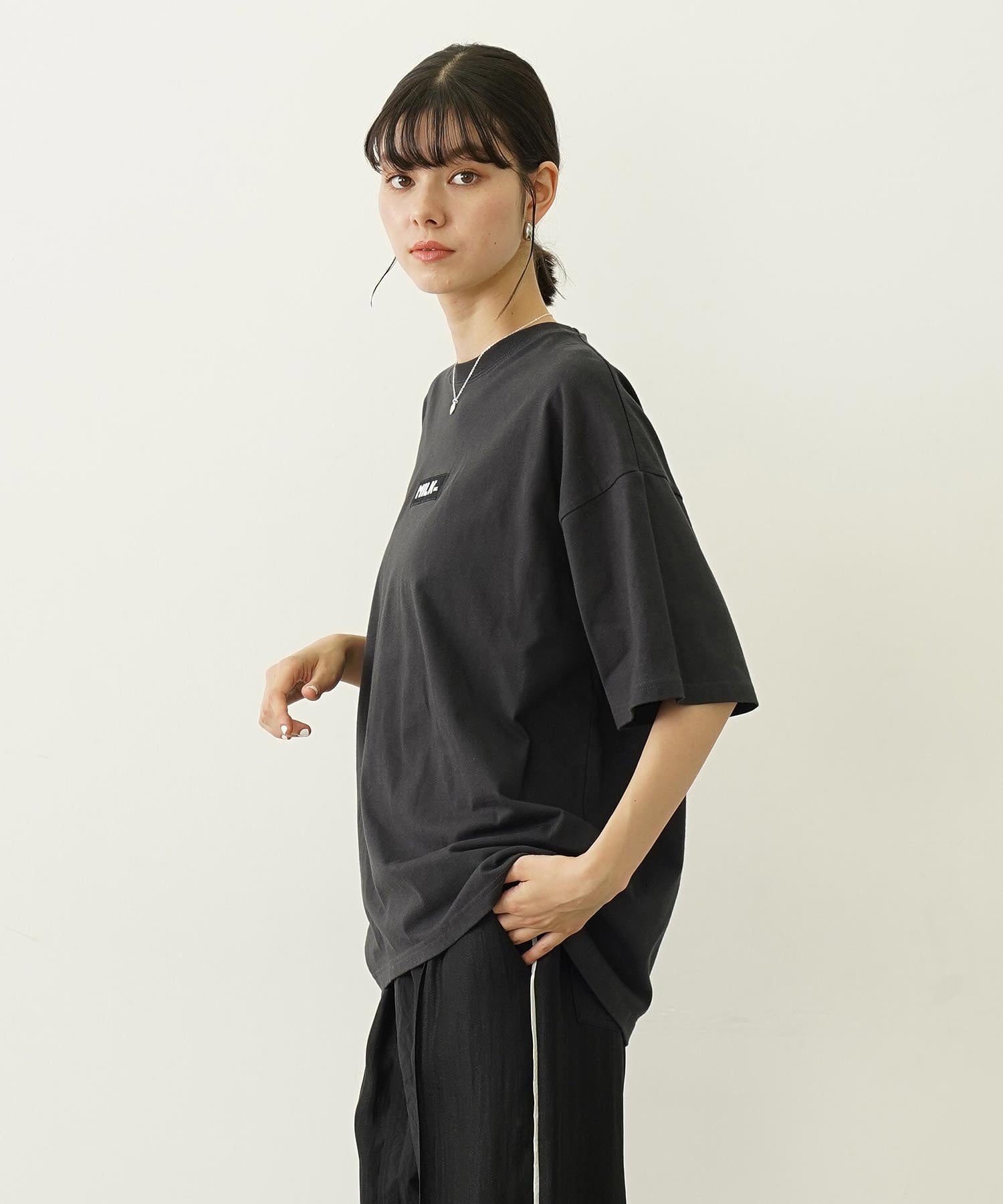 EMBROIDERY BAR WIDE S/S TEE