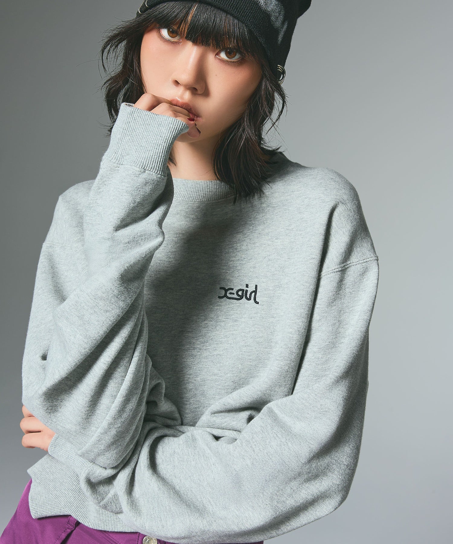 FACE PATCH AND LOGO CREWNECK SWEAT TOP