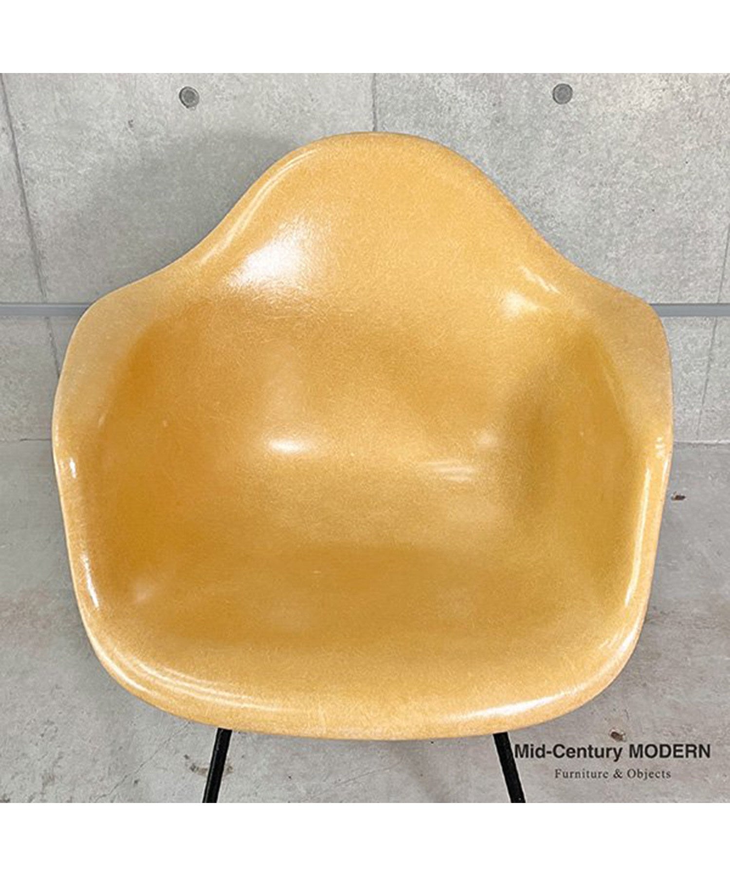 HermanMiller Arm Shell / Ochre Light