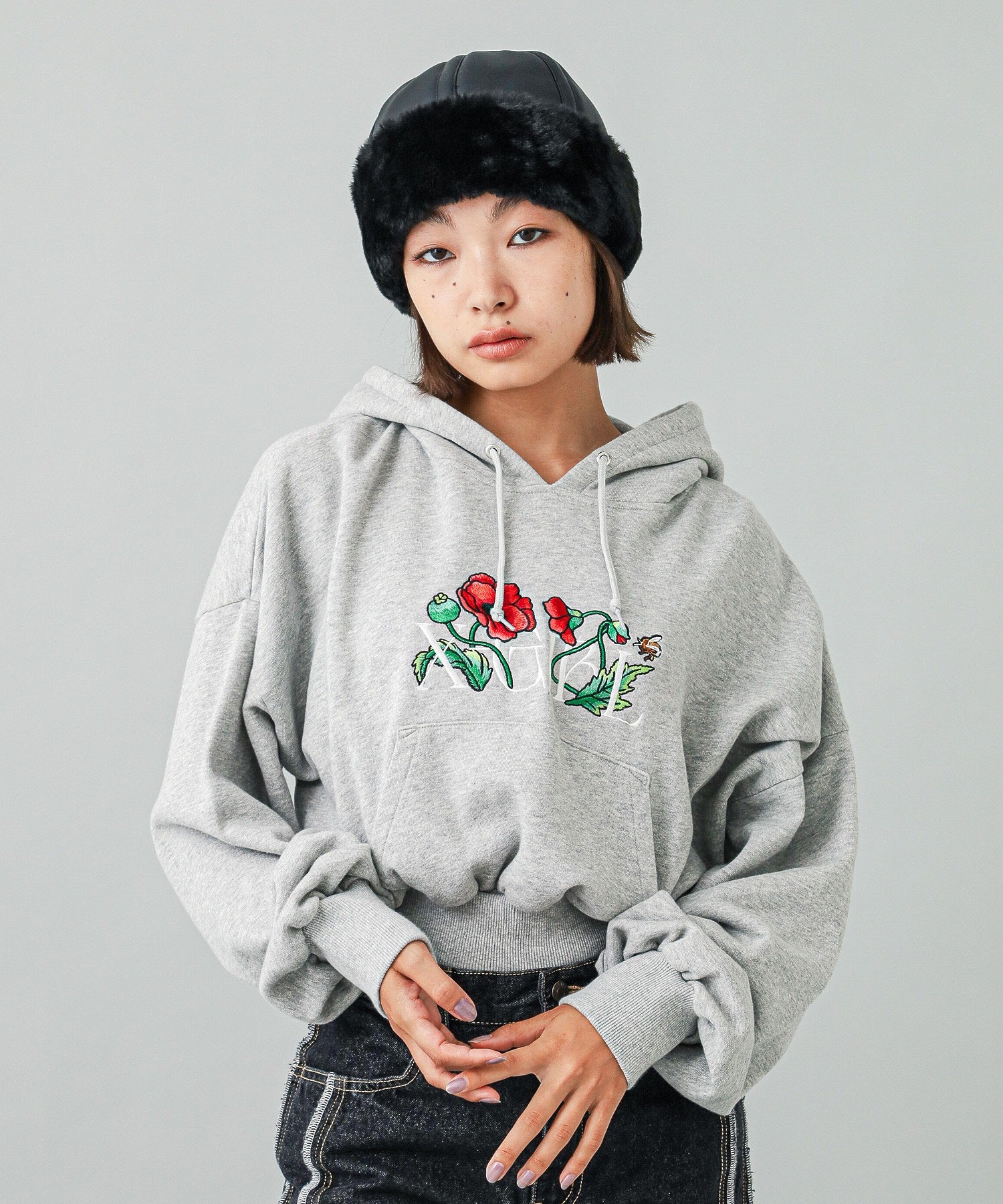 EMBROIDERED POPPY COMPACT SWEAT HOODIE