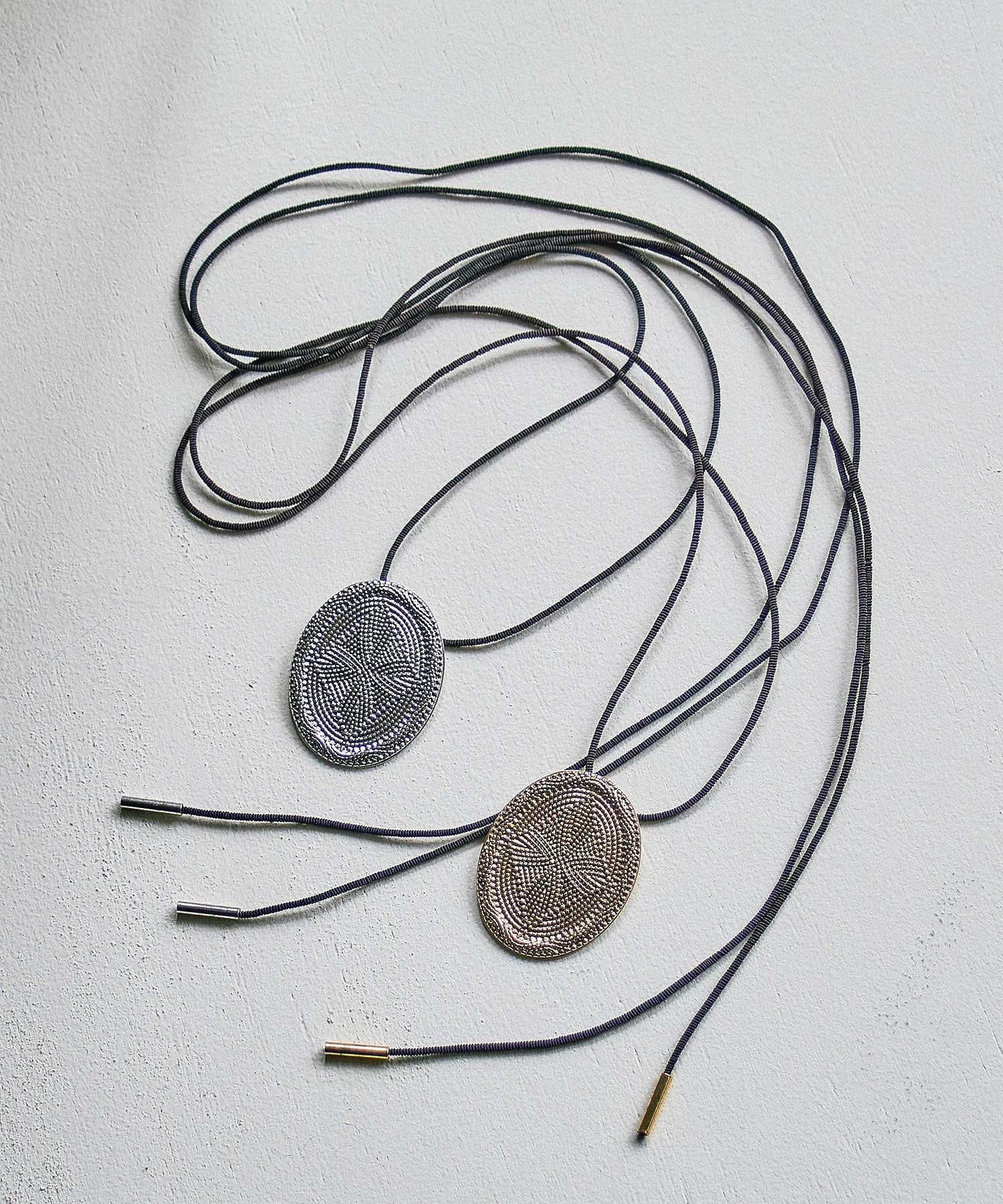 ADER.bijoux/VINTAGE METAL OVAL PENDANT