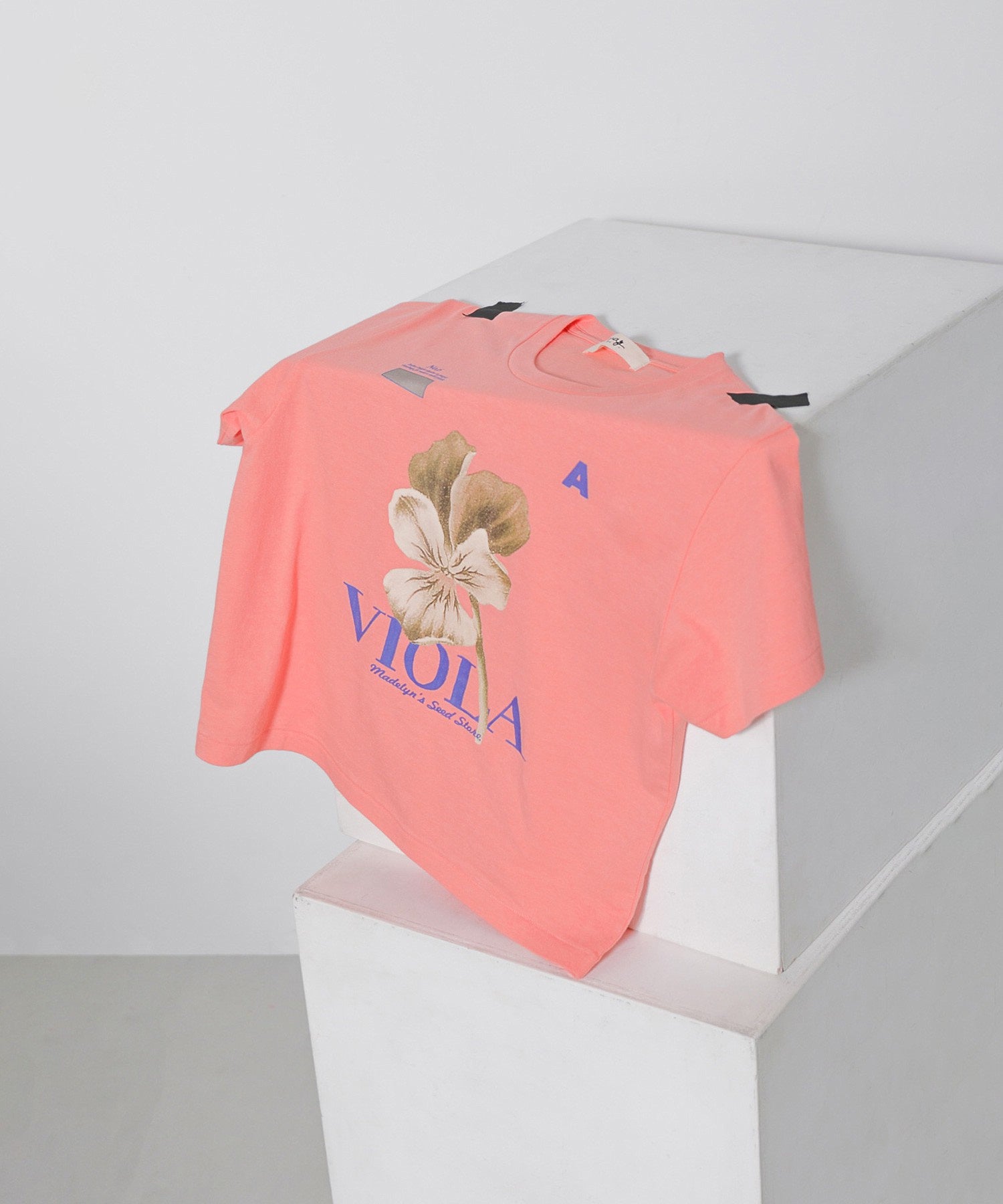 mag.by c/フラワーグラフィックTシャツ