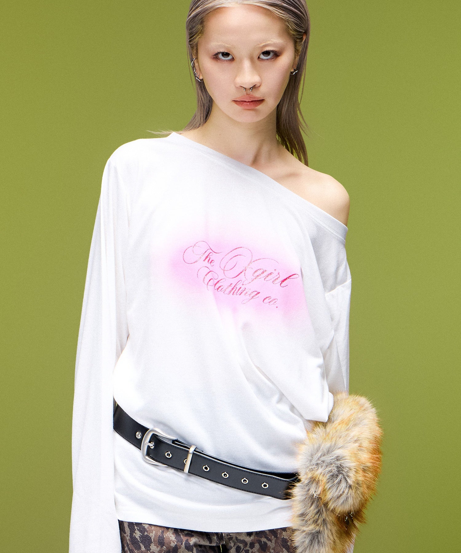 SCRIPT LOGO ONE SHOULDER L/S TEE