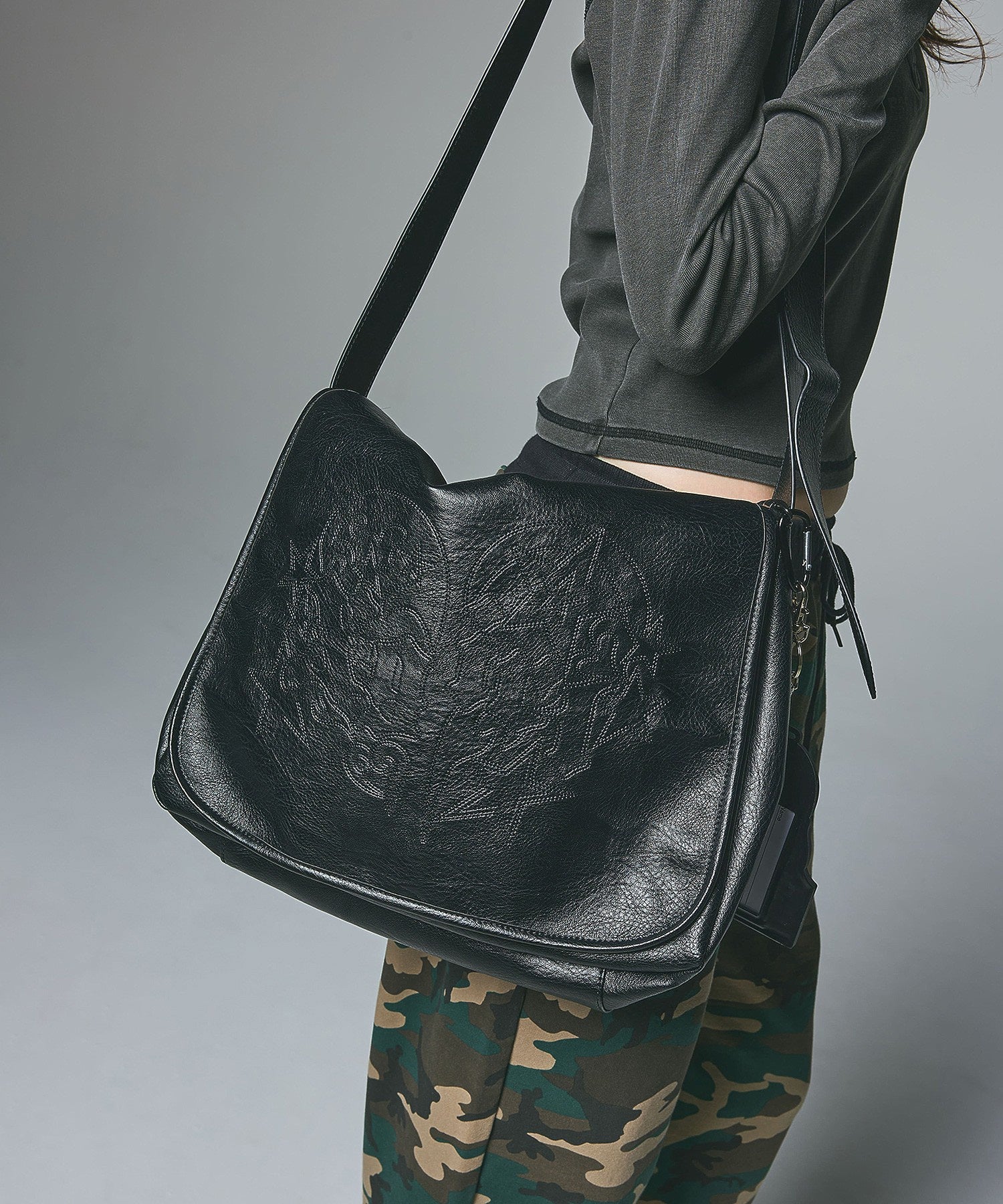 TRIBAL HEART FAUX LEATHER MESSENGER BAG