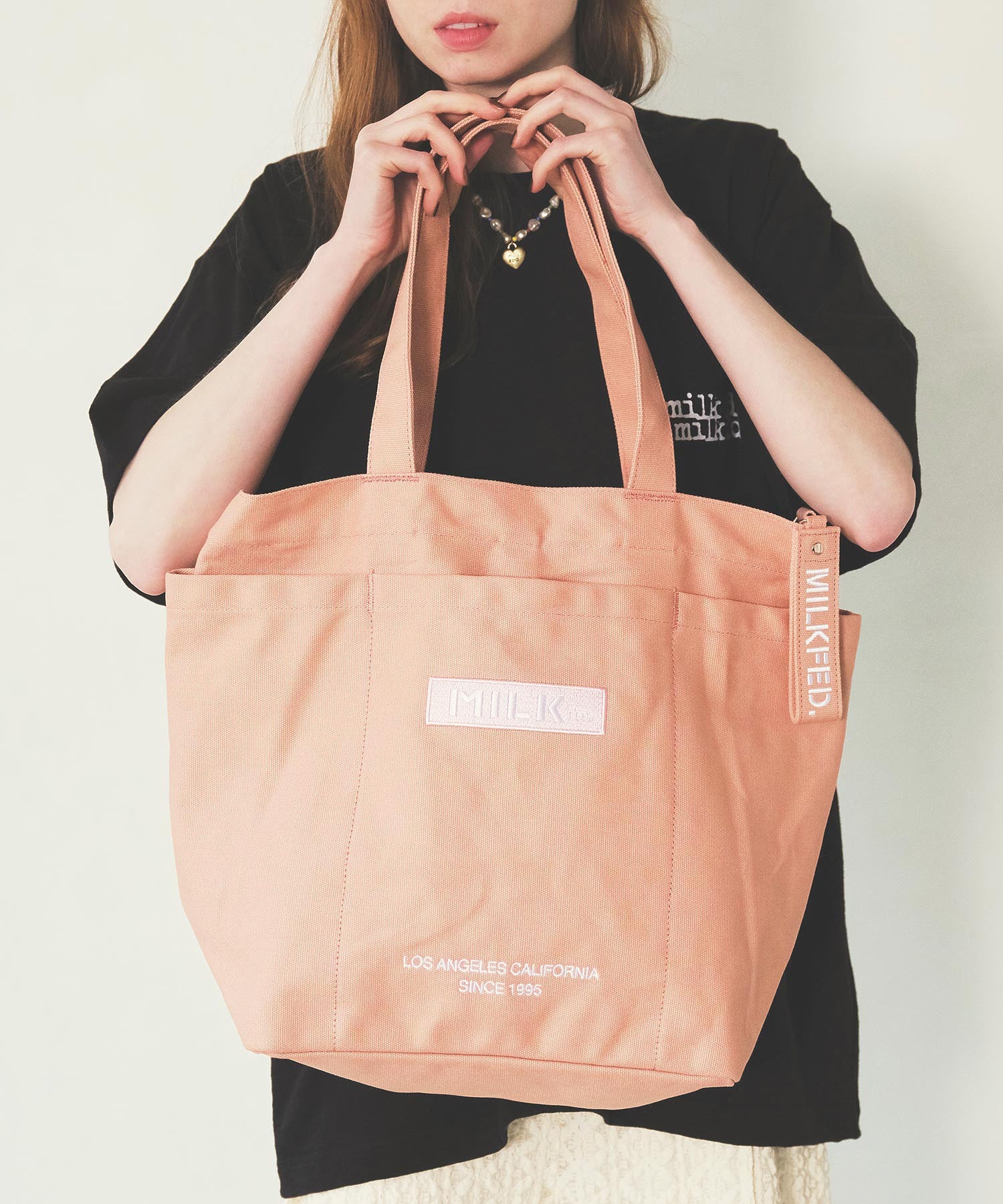BAR AND UNDER LOGO BIG CANVAS BAG MILKFED.