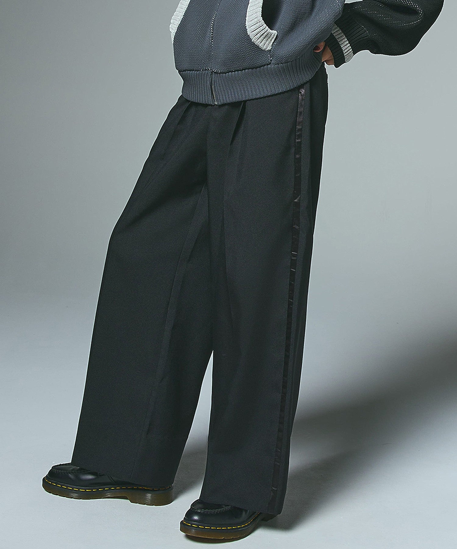 WAIST ADJUSTABLE WIDE TUCK PANTS