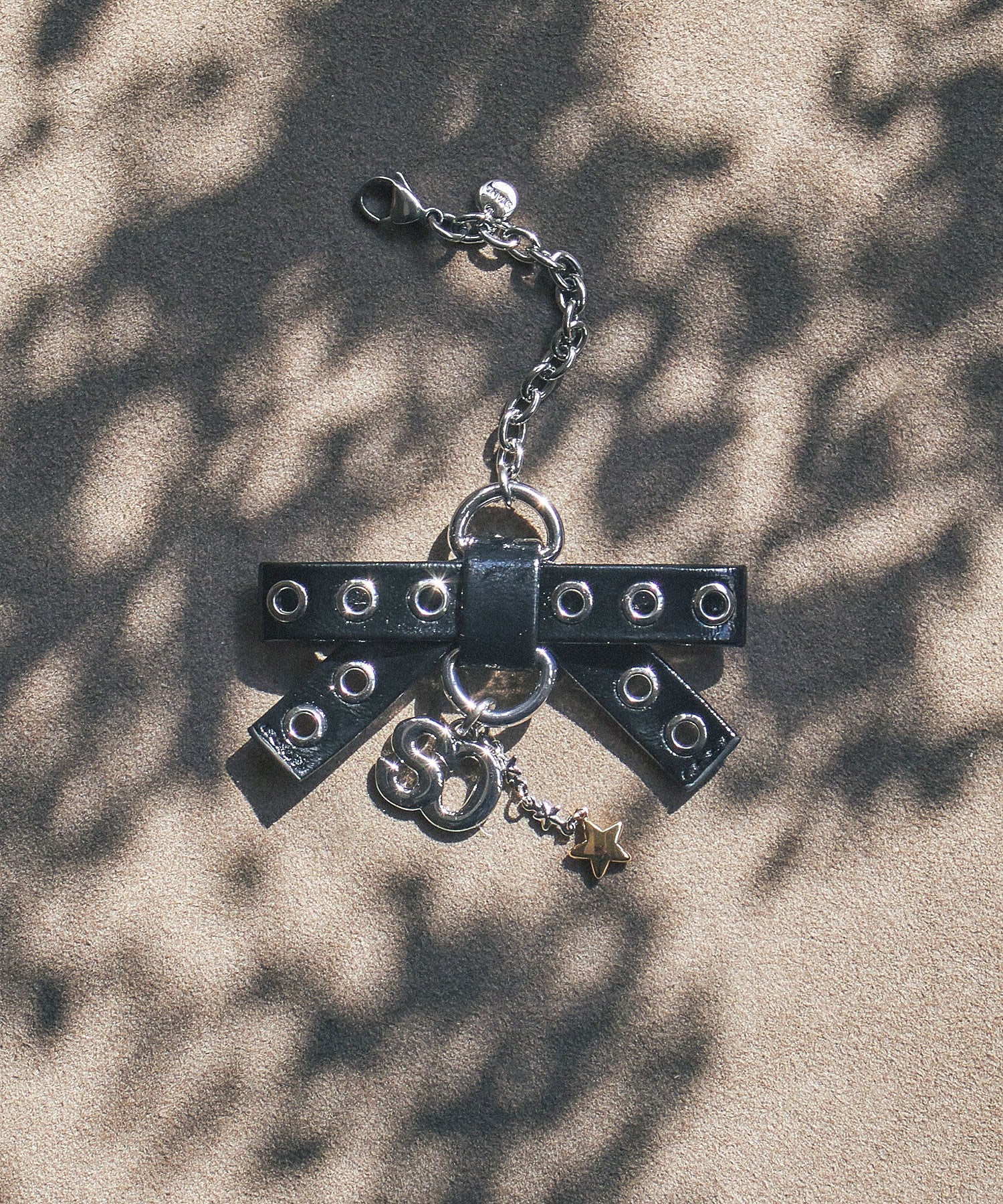 STAND OIL/BOW CHARM KEYRING