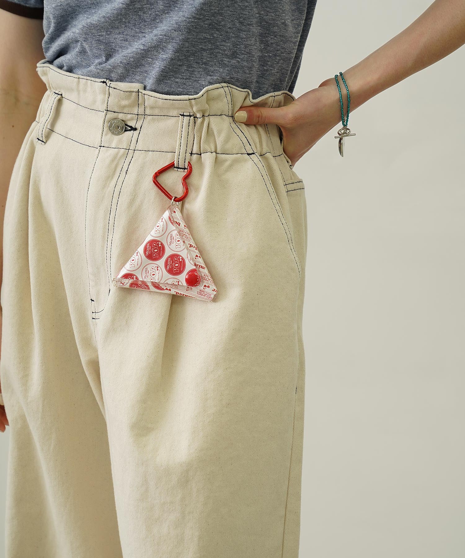 CHERRIES PRINT PVC TRIANGULAR CASE
