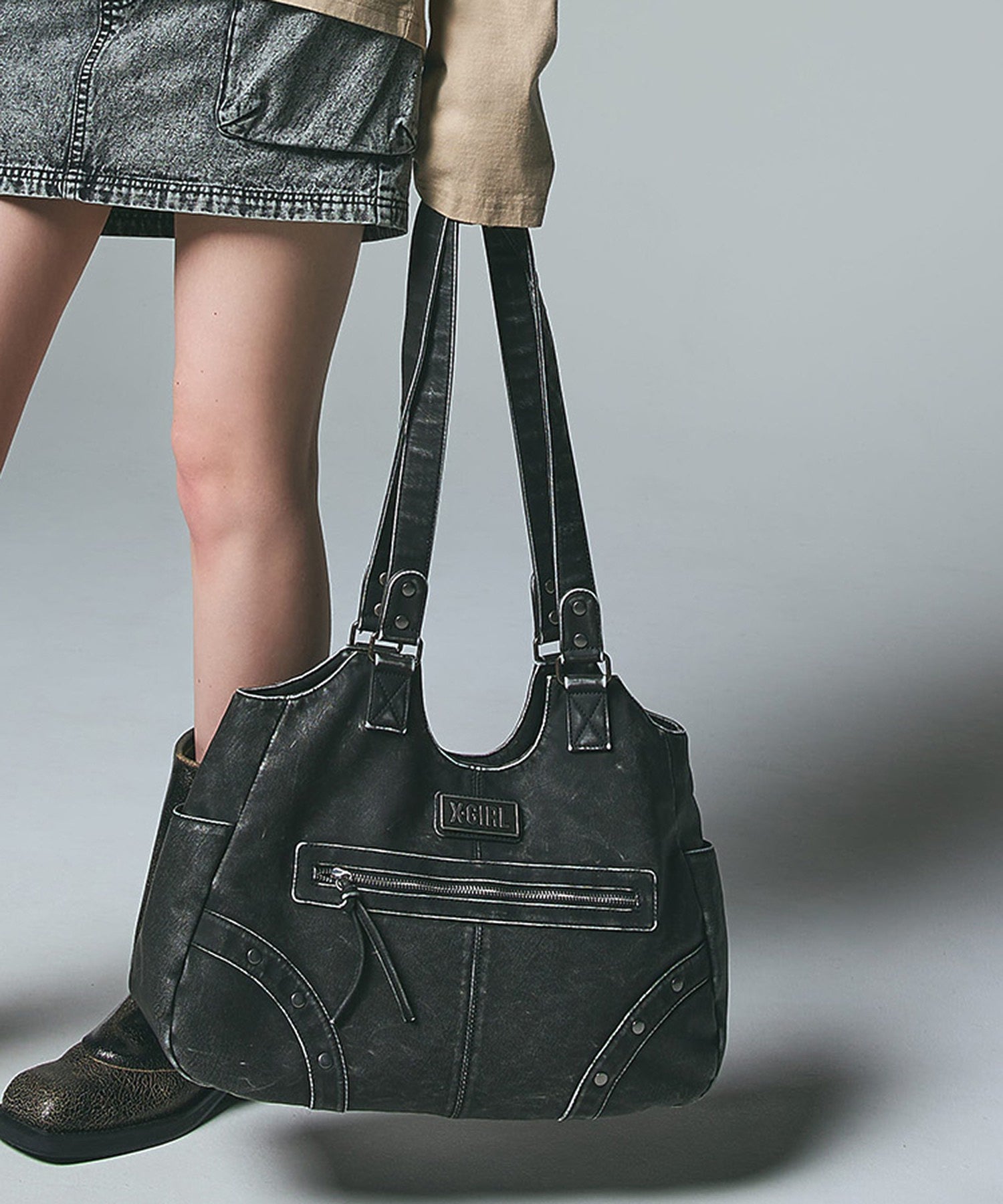 METAL LABEL FAUX LEATHER BAG