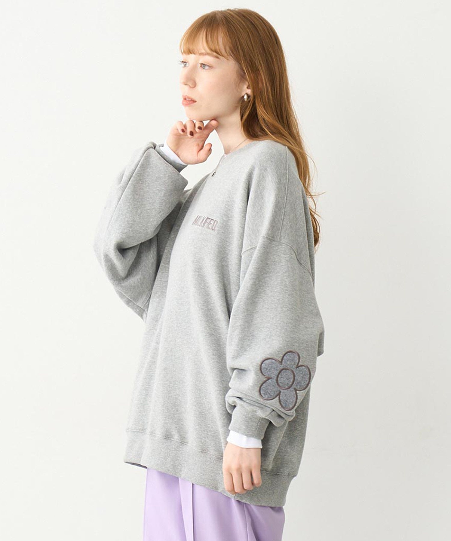 FLOWER PATCHED ELBOW SWEAT TOP