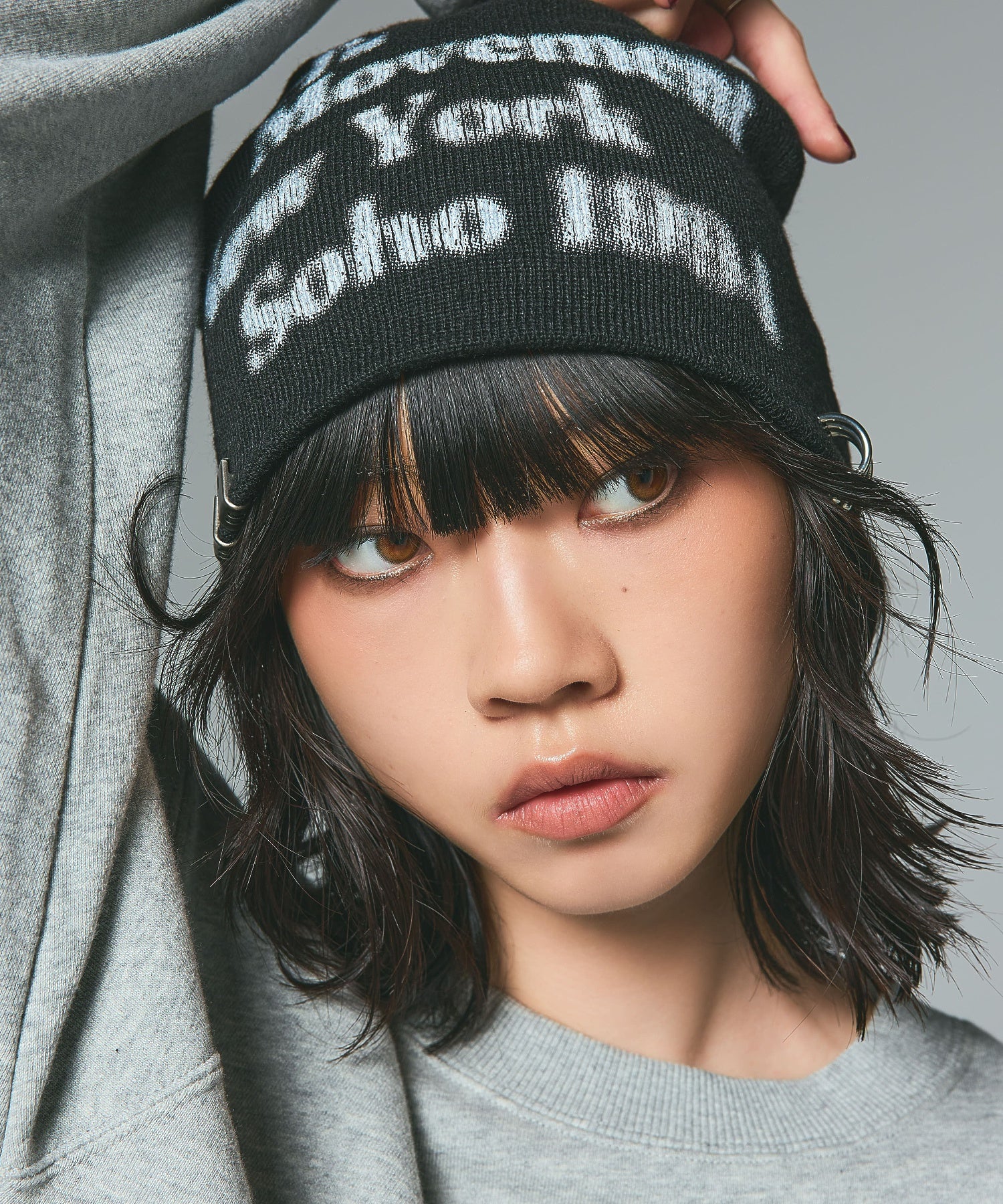 CHARM ACCENT PRINTED BEANIE