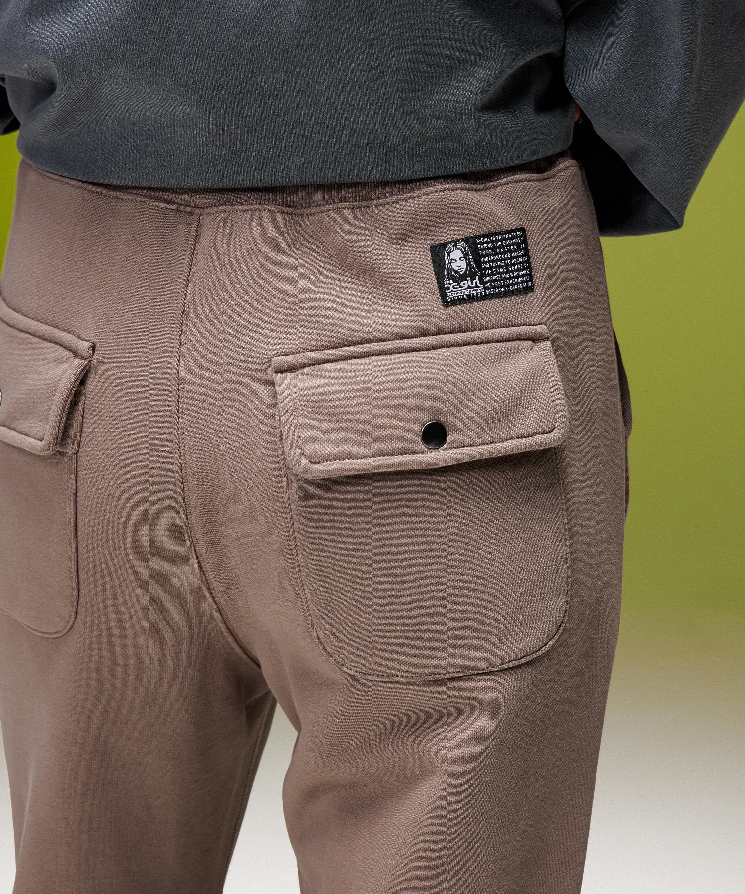 FACE LABEL FLARE SWEATPANTS
