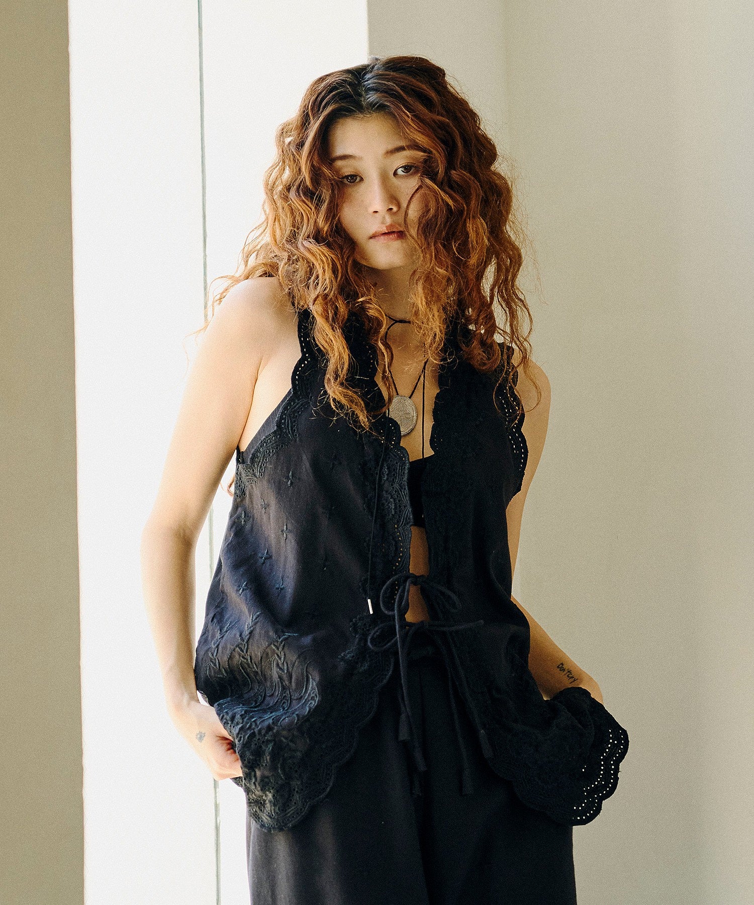 HLAADA for ROSEBUD/EMBROIDERY GILET