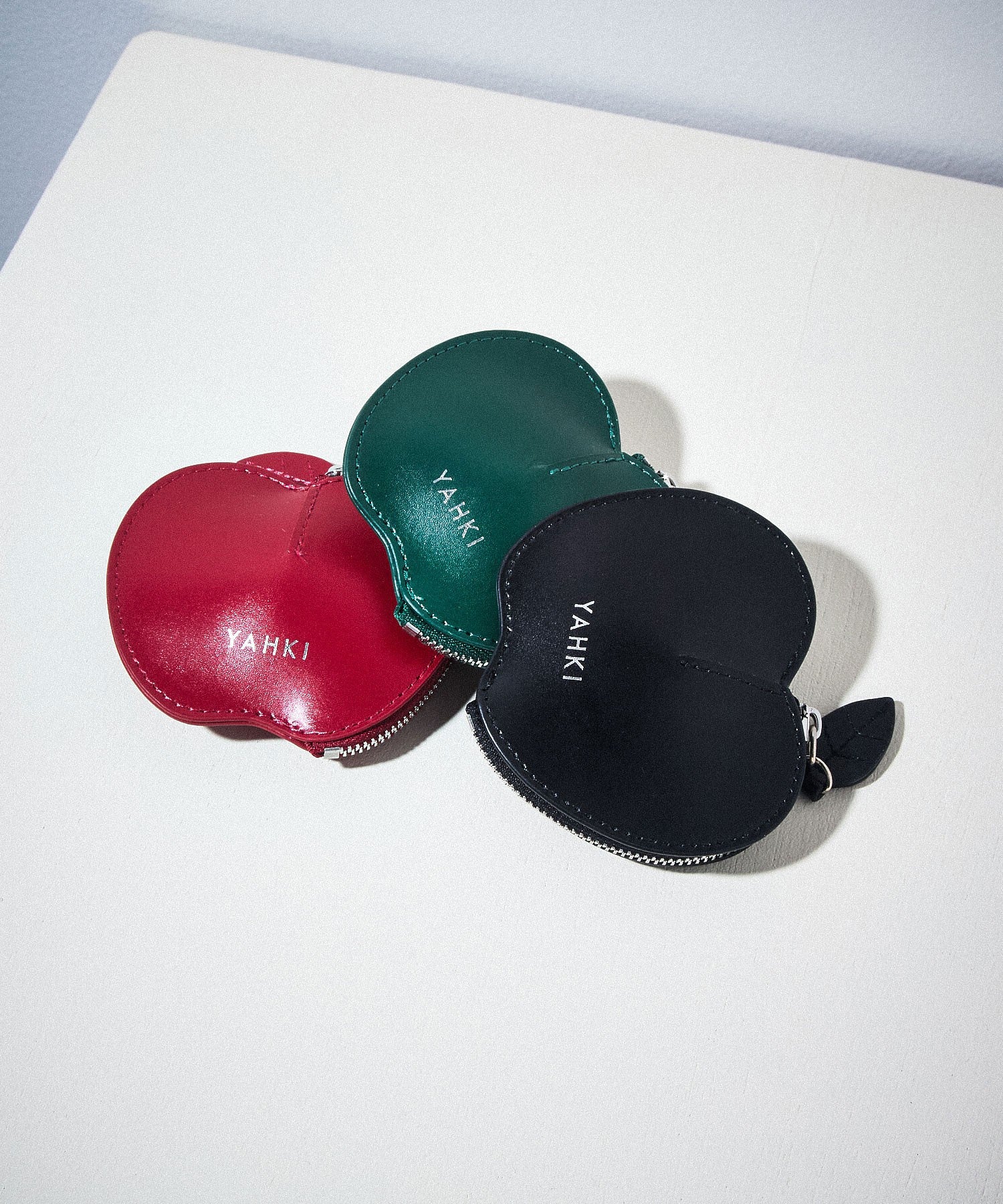 YAHKI/APPLE COIN CASE