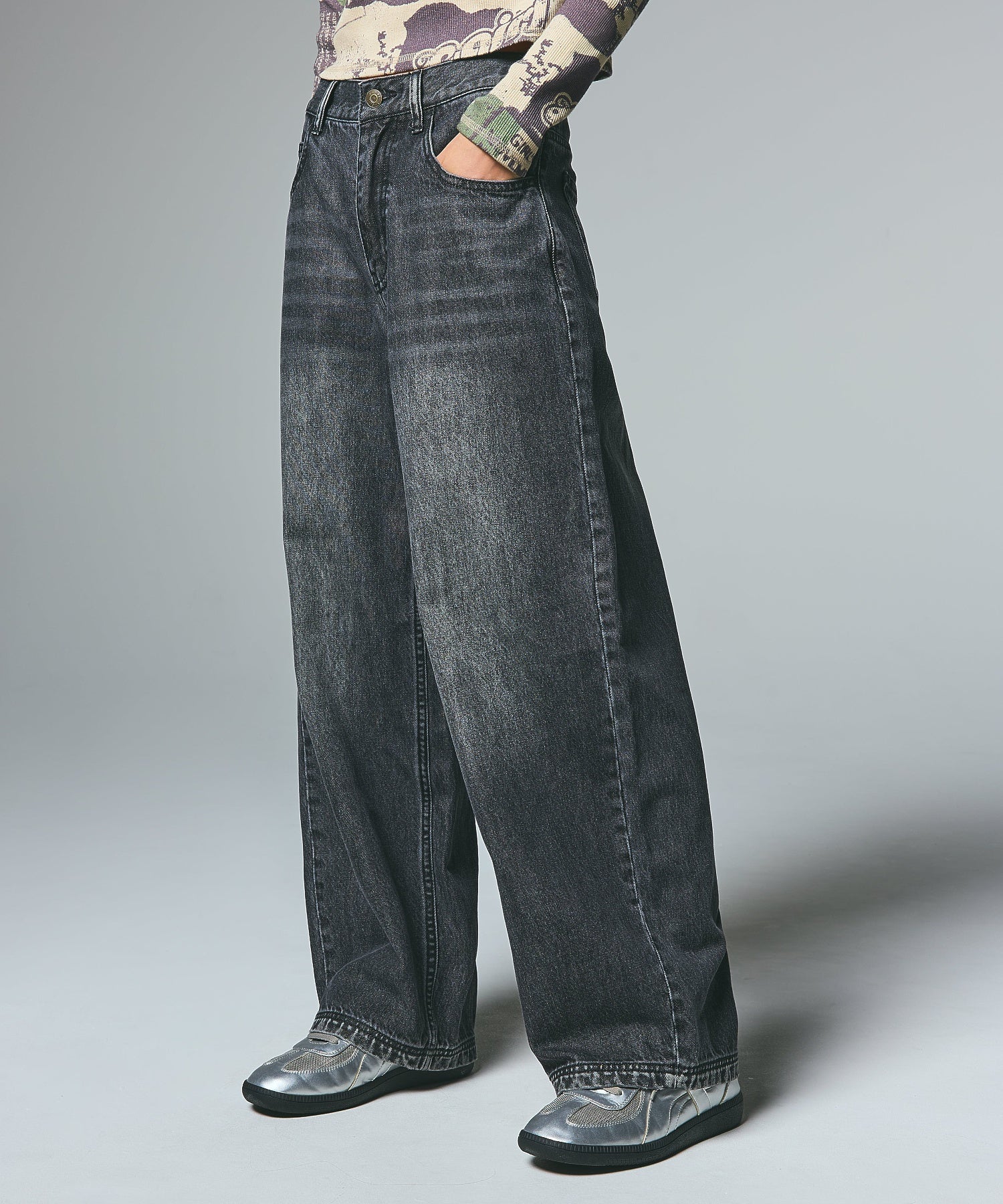 LOGO POCKET LOOSE DENIM PANTS