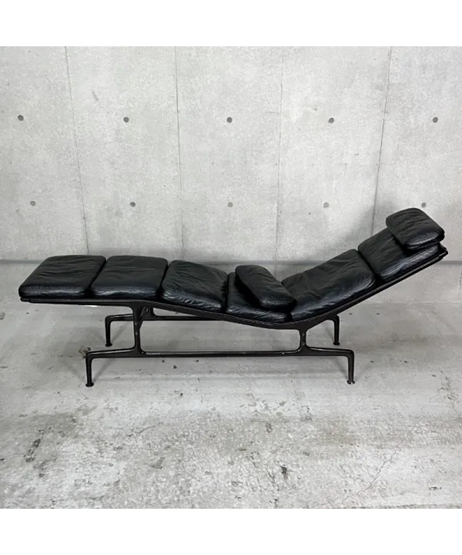 Eames Chaise