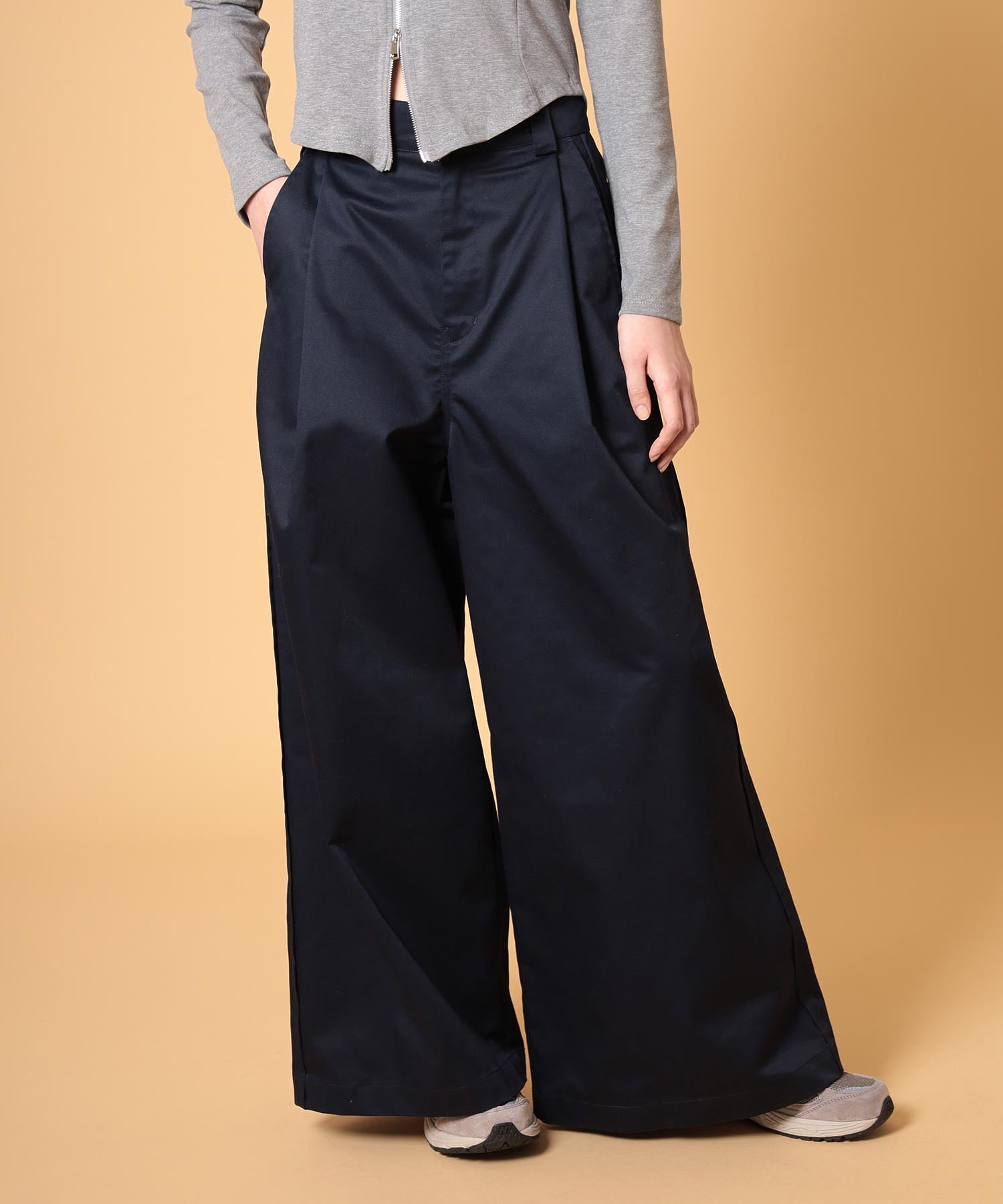 チノスーパーワイドパンツ