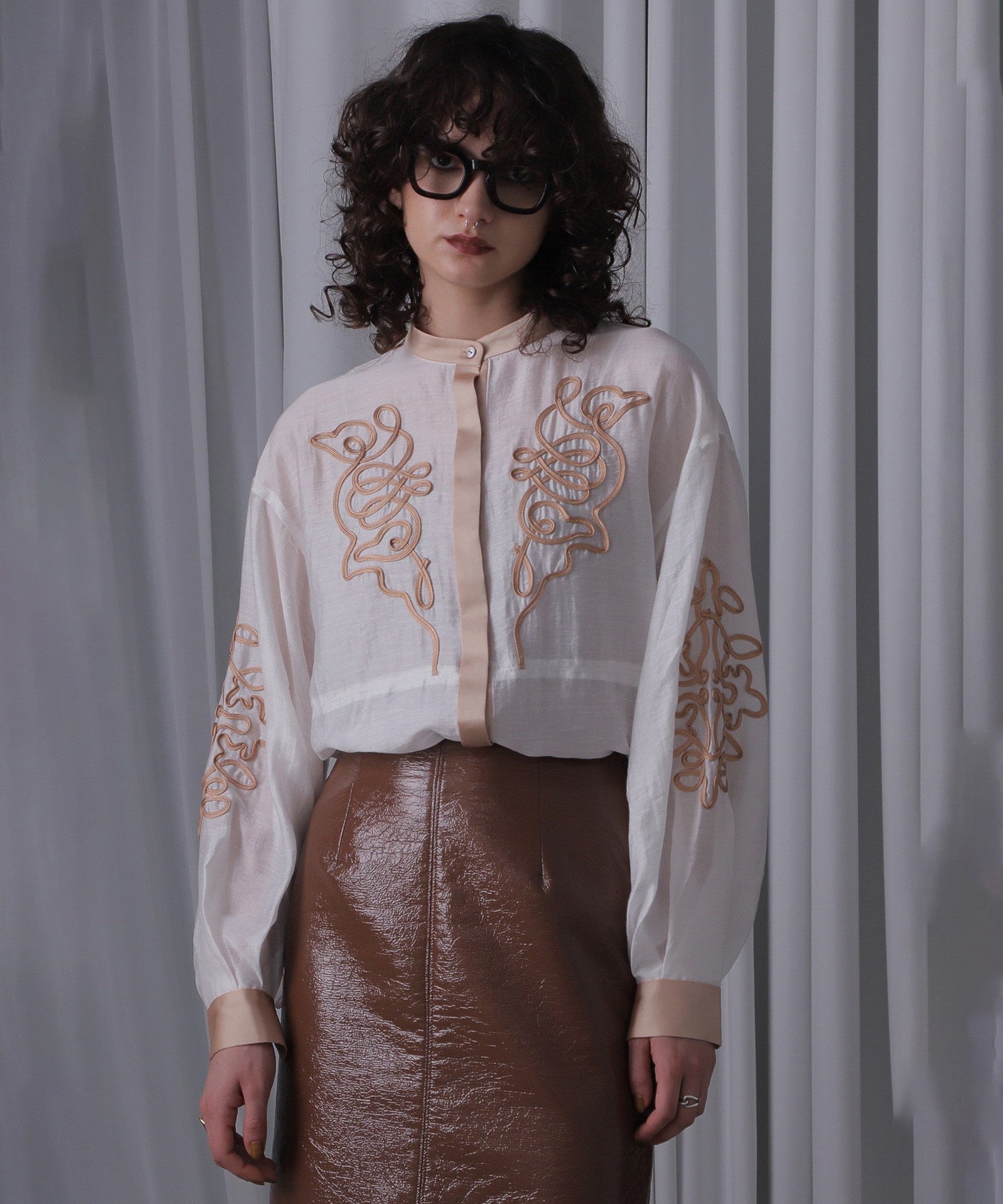 コードエンブロイダリーブラウス