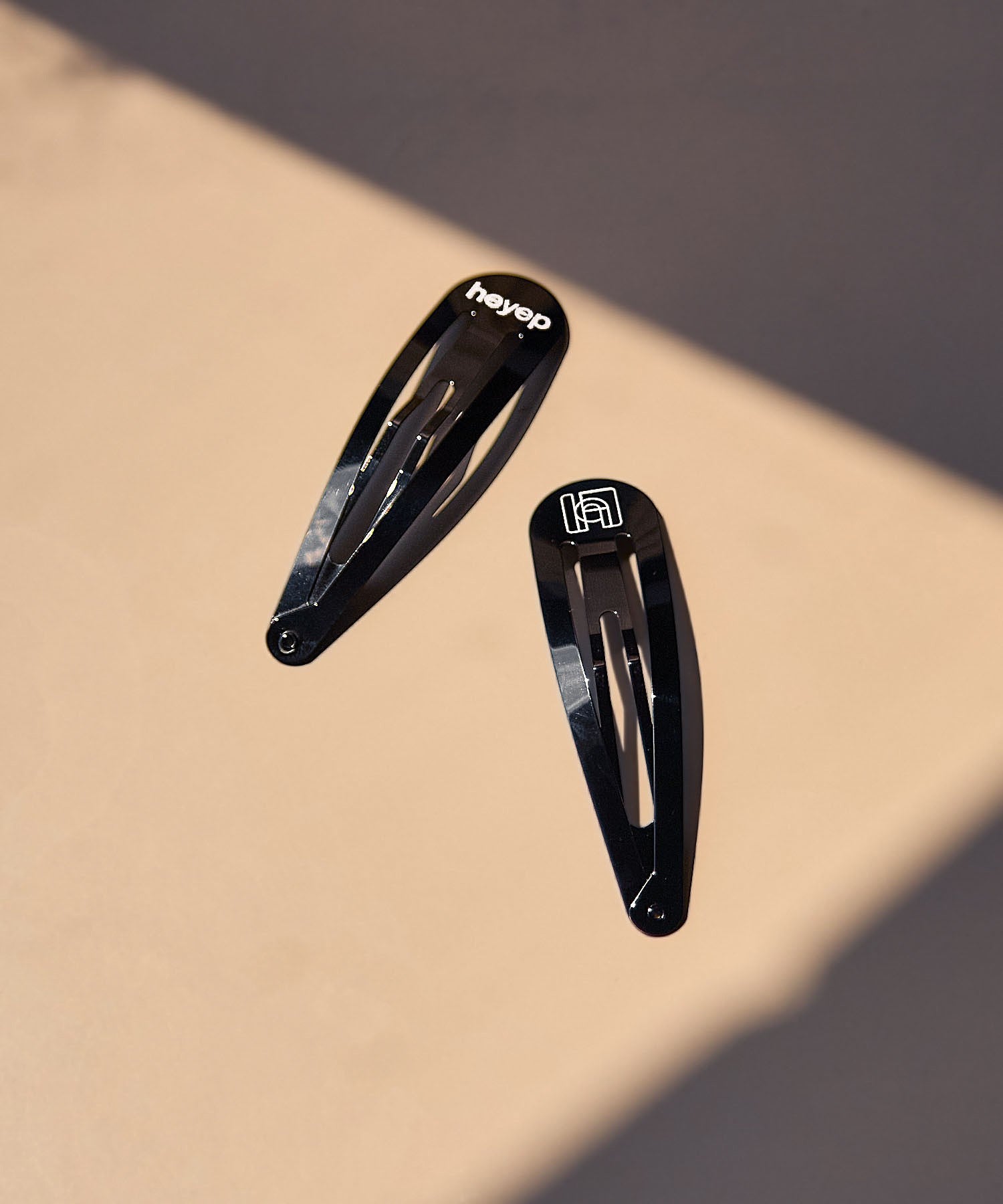 heyep/Logo Emblem Hair Clips - 2-Piece Set