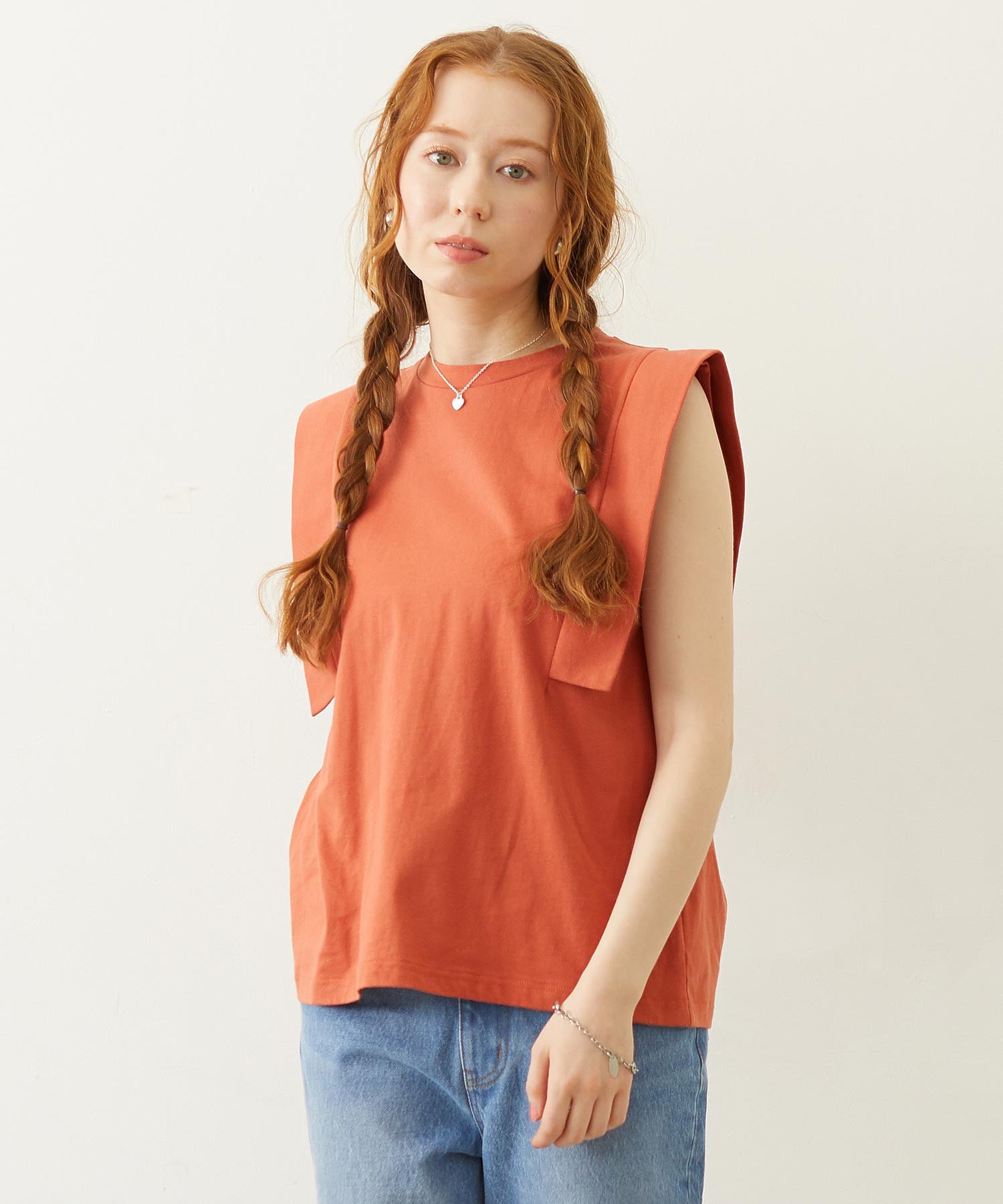 BOXY SLEEVELESS TOP