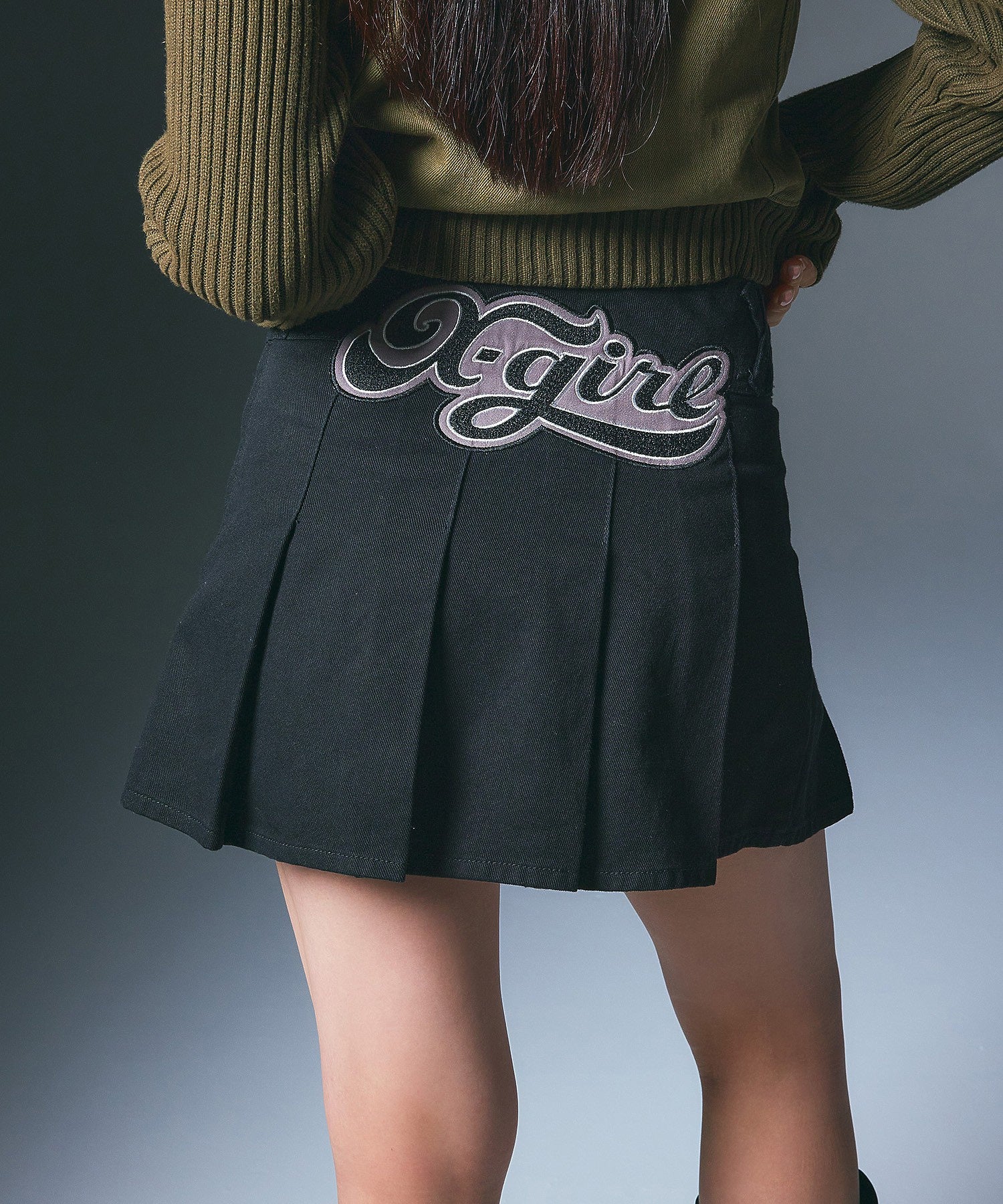 LOW RISE HIP LOGO MINI SKIRT