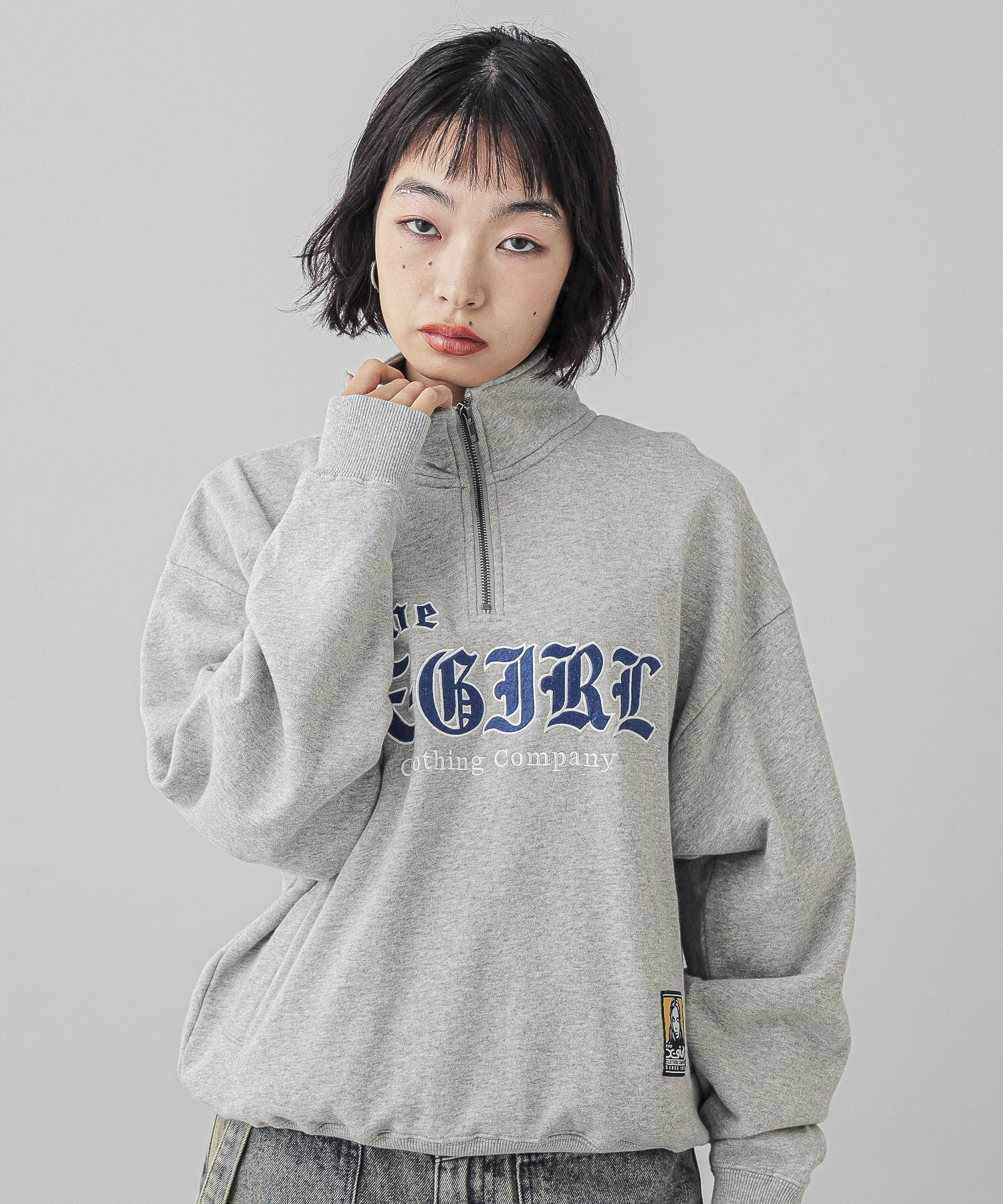 PATCHED LOGO HALF ZIP SWEAT TOP