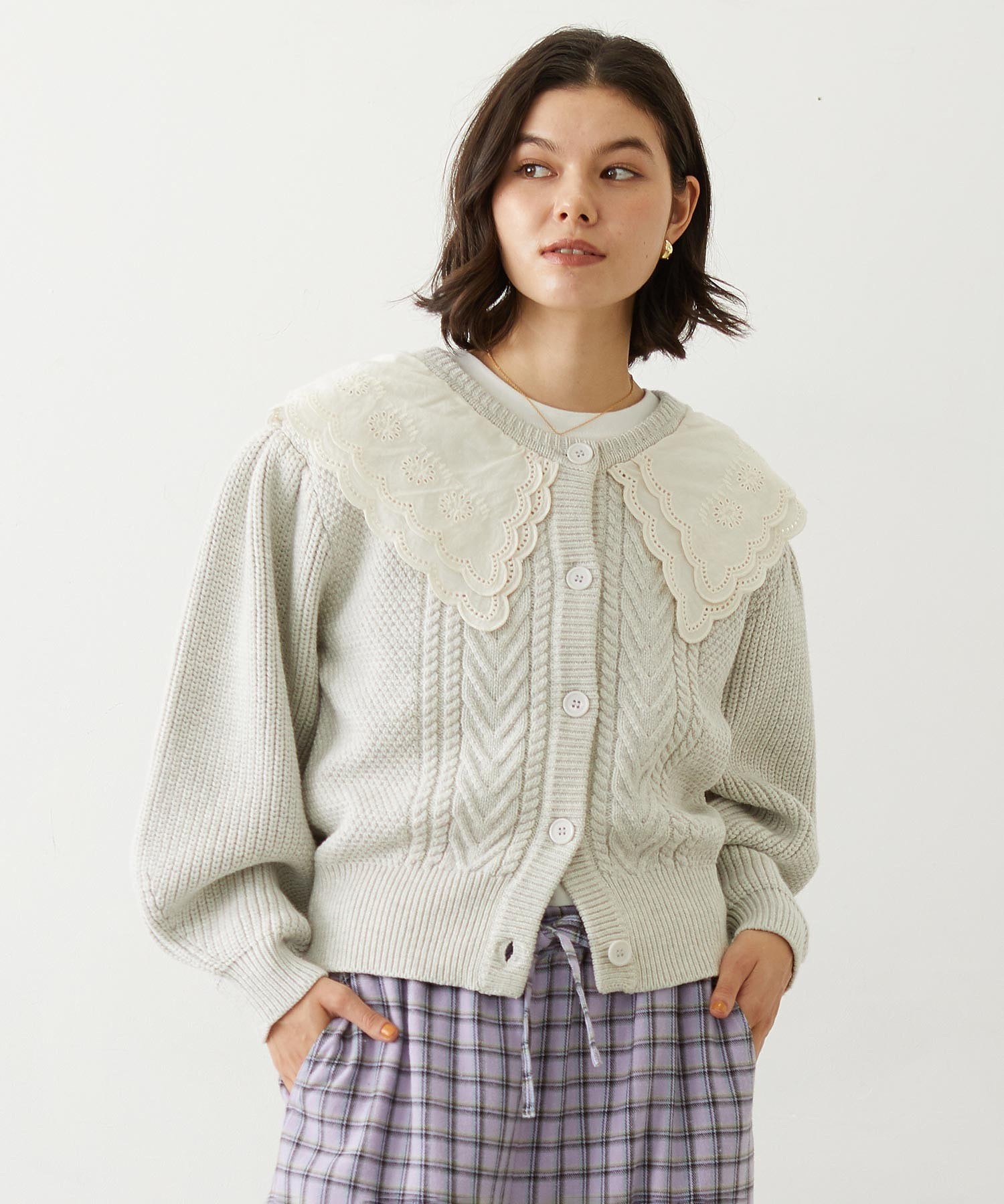 LACE COLLAR KNIT TOP