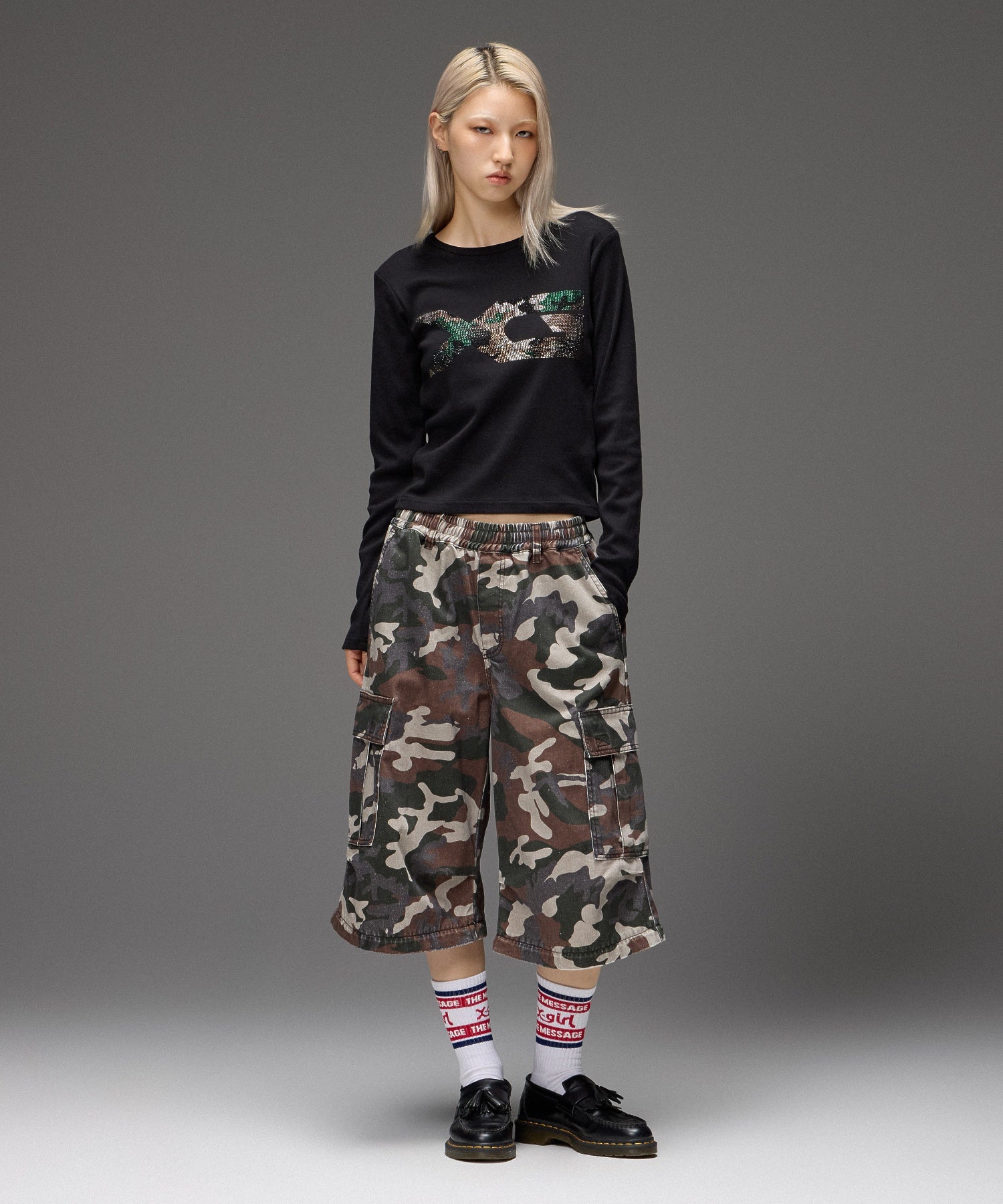 RHINESTONE CAMO LOGO L/S COMPACT TOP