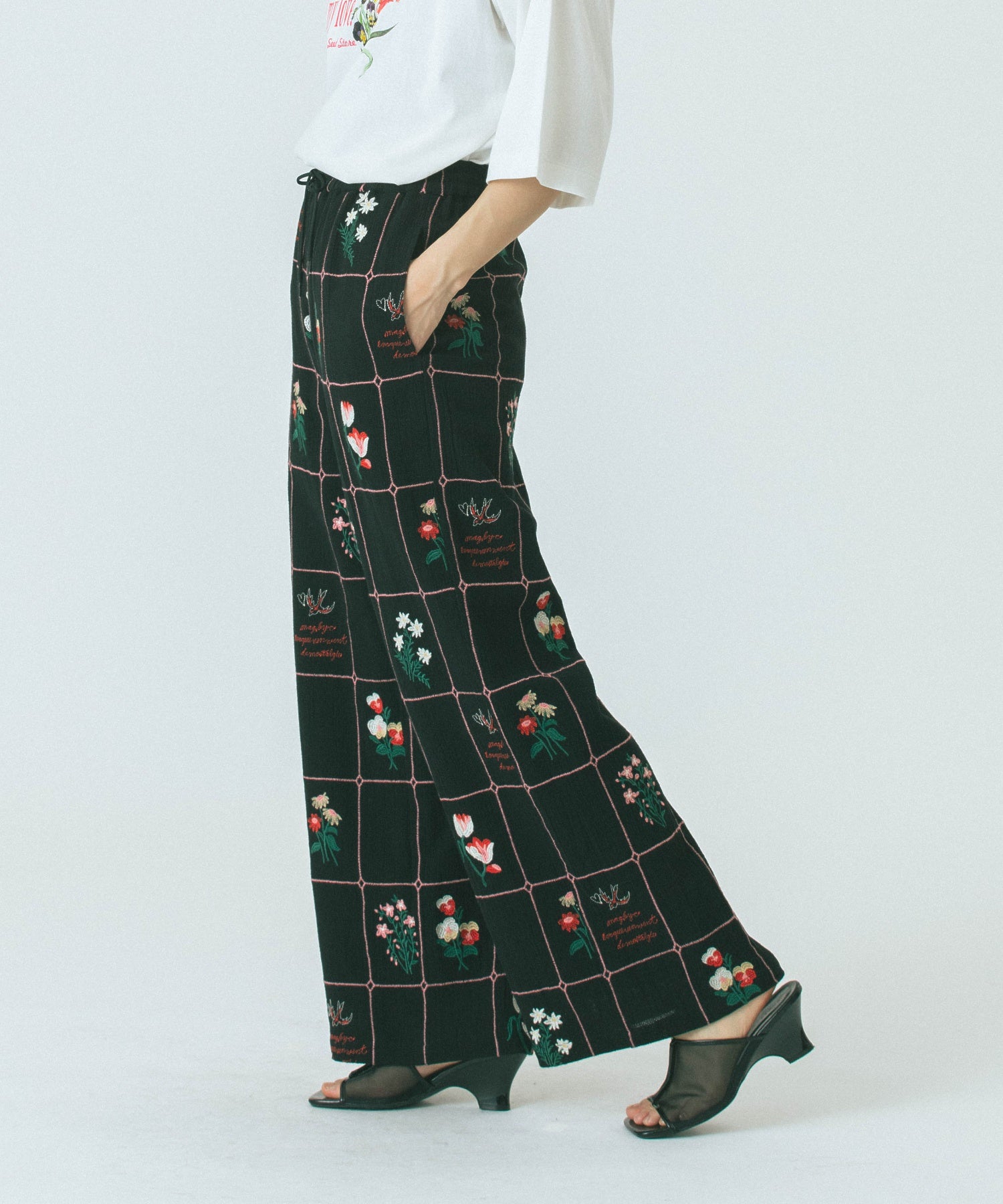 mag.by c/FLOWER EMBROIDERY PANTS