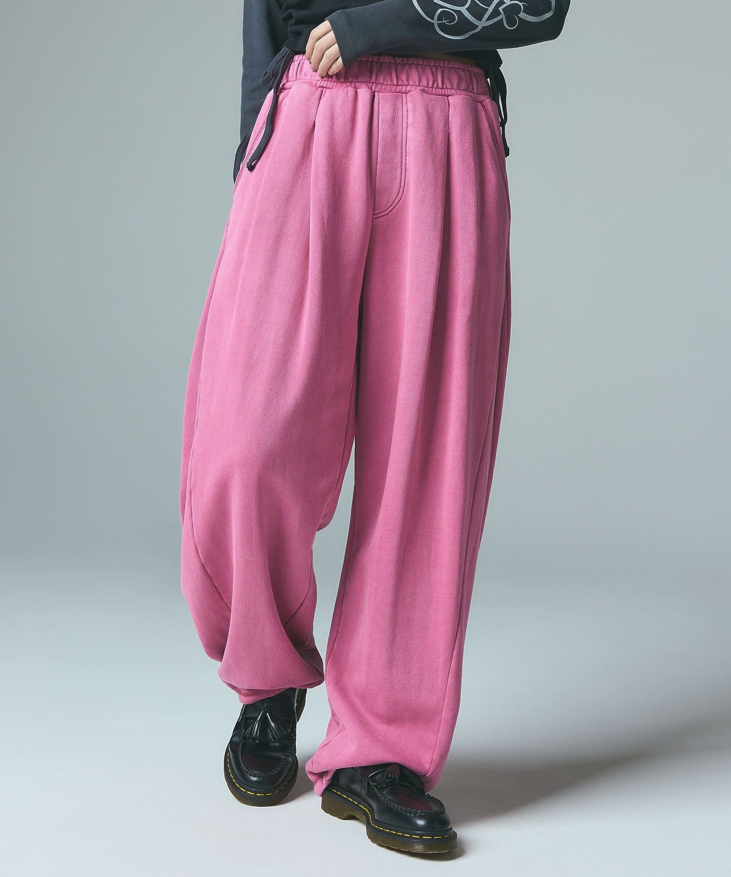 PIGMENT DYED SCRIPT LOGO SWEATPANTS