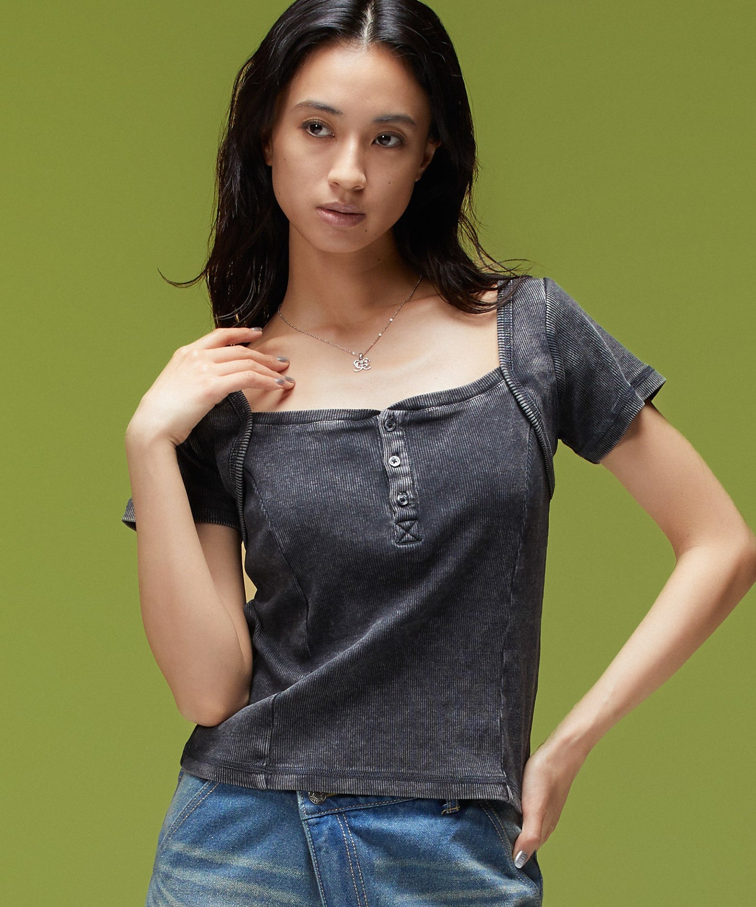 FADED HENLEY NECK S/S COMPACT TOP
