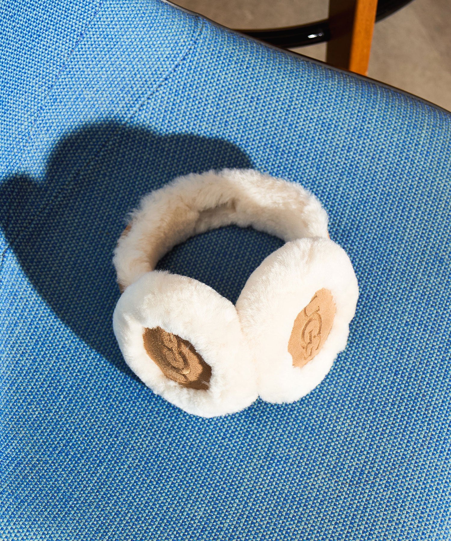 UGG/W SHEEPSKIN EMBROIDERY EARMUFF
