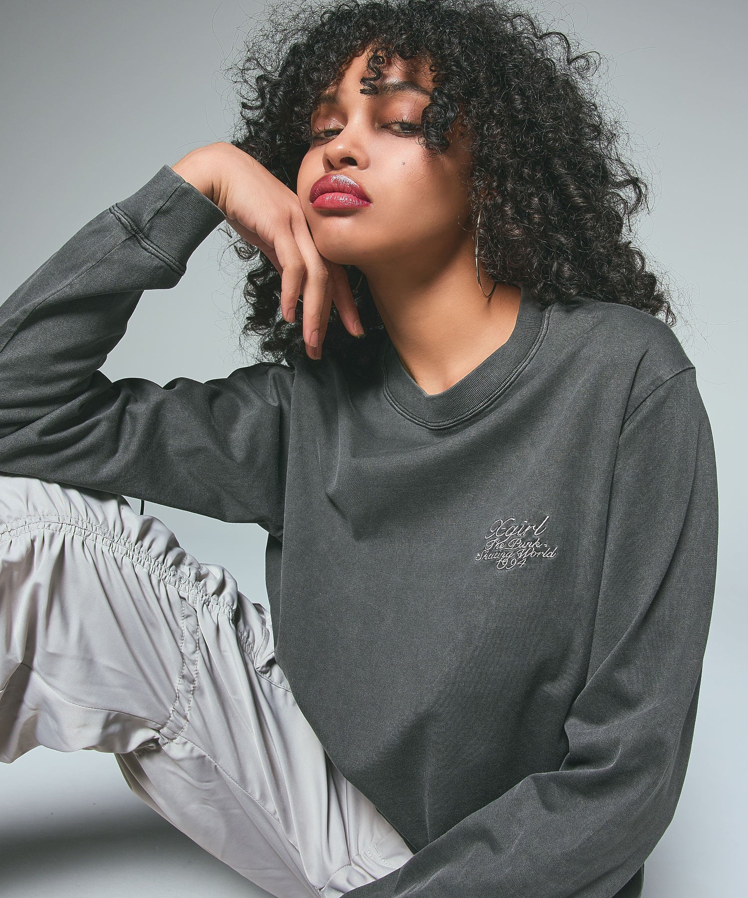 CURSIVE LOGO AND FACE FADED L/S TEE