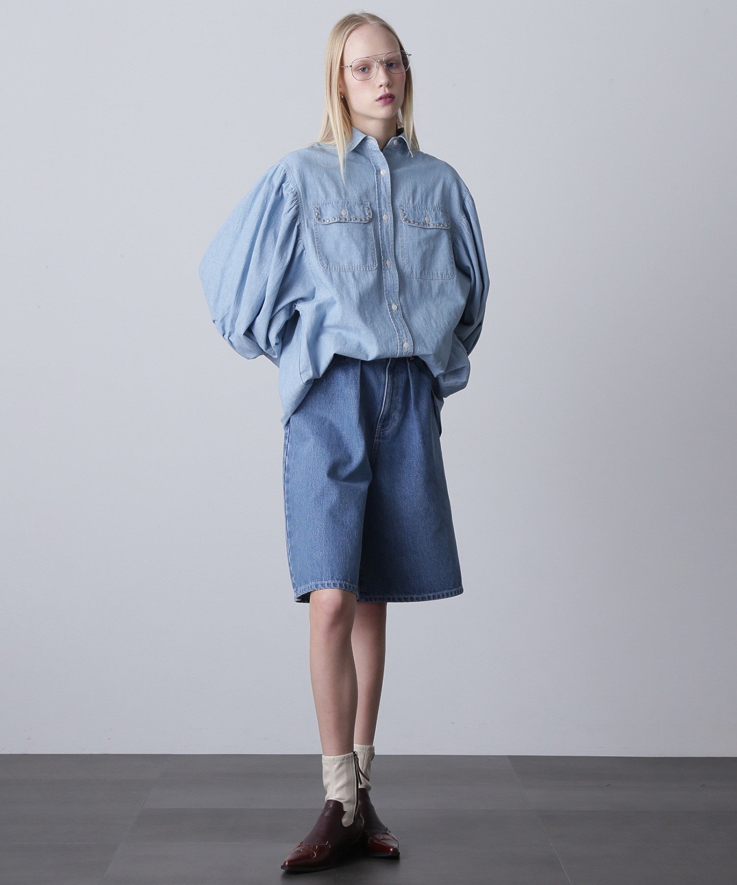 GENE HEAVENS/VOLUME SLEEVE DENIM SHIRT WITH STUDS