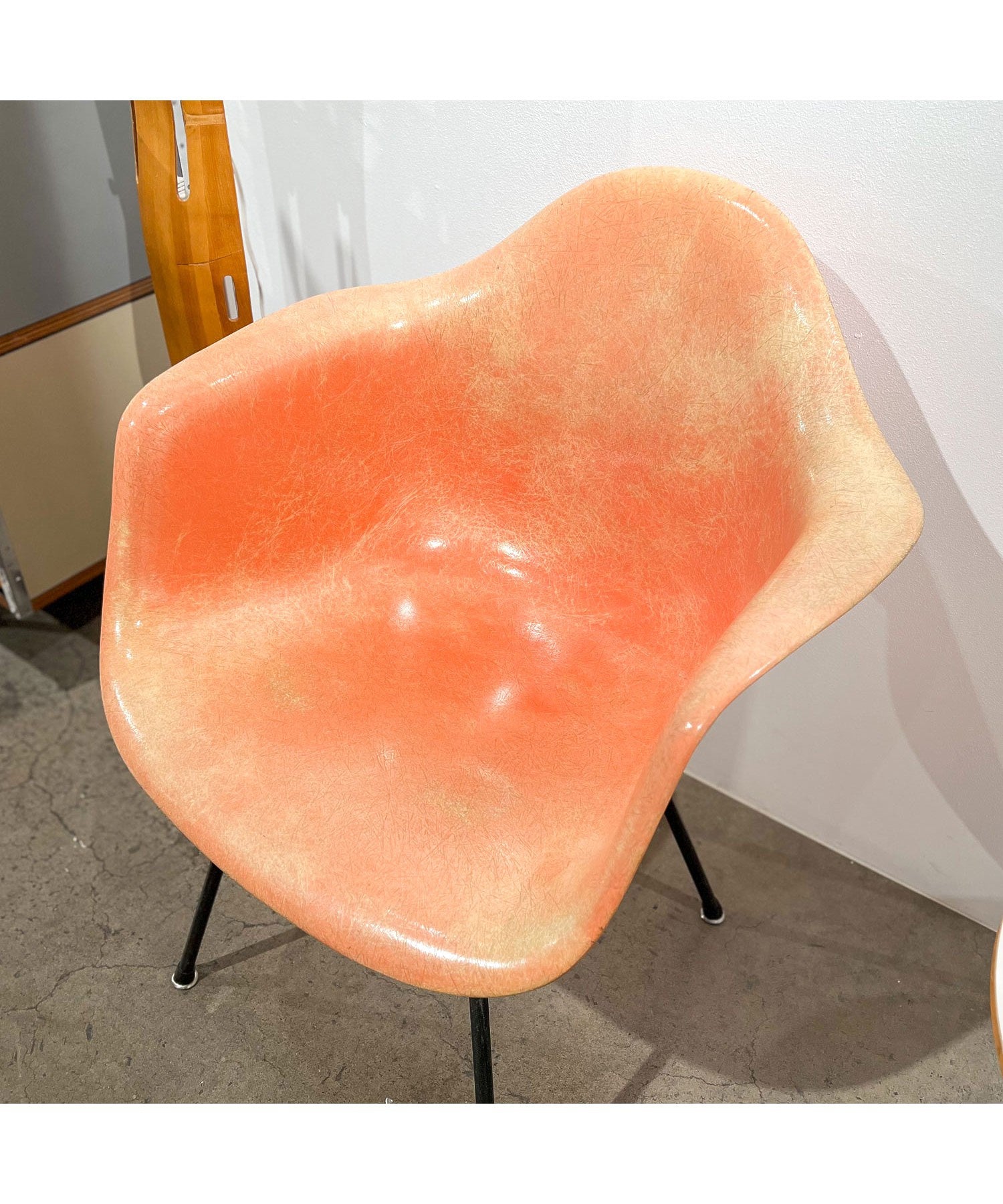 Eames DAX / Salmon Pink / 1st
