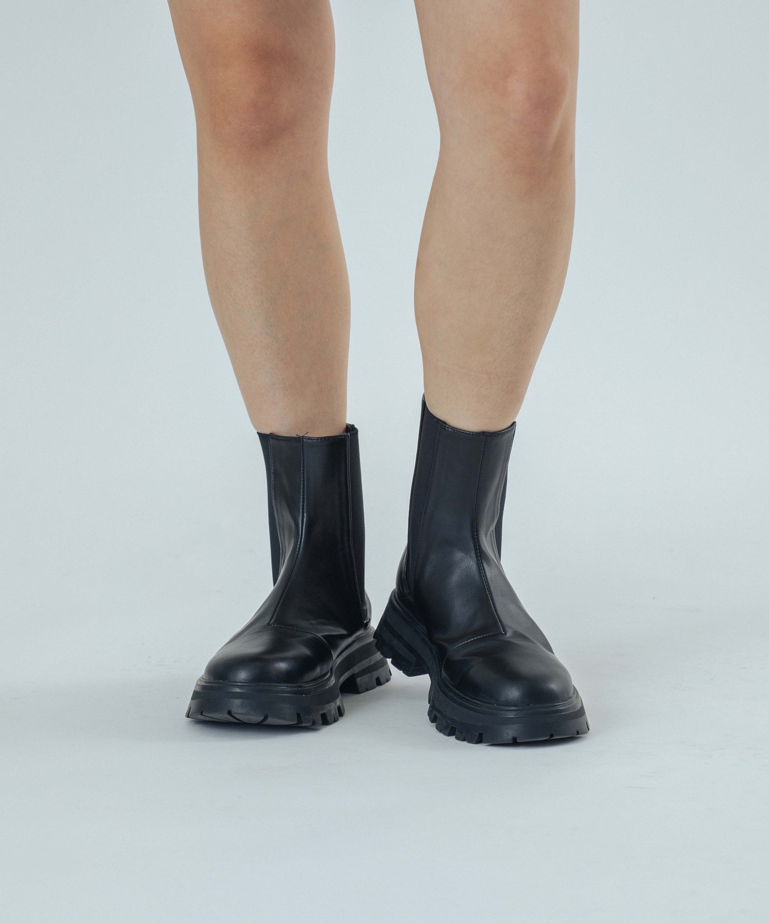 CHELSEA BOOTS