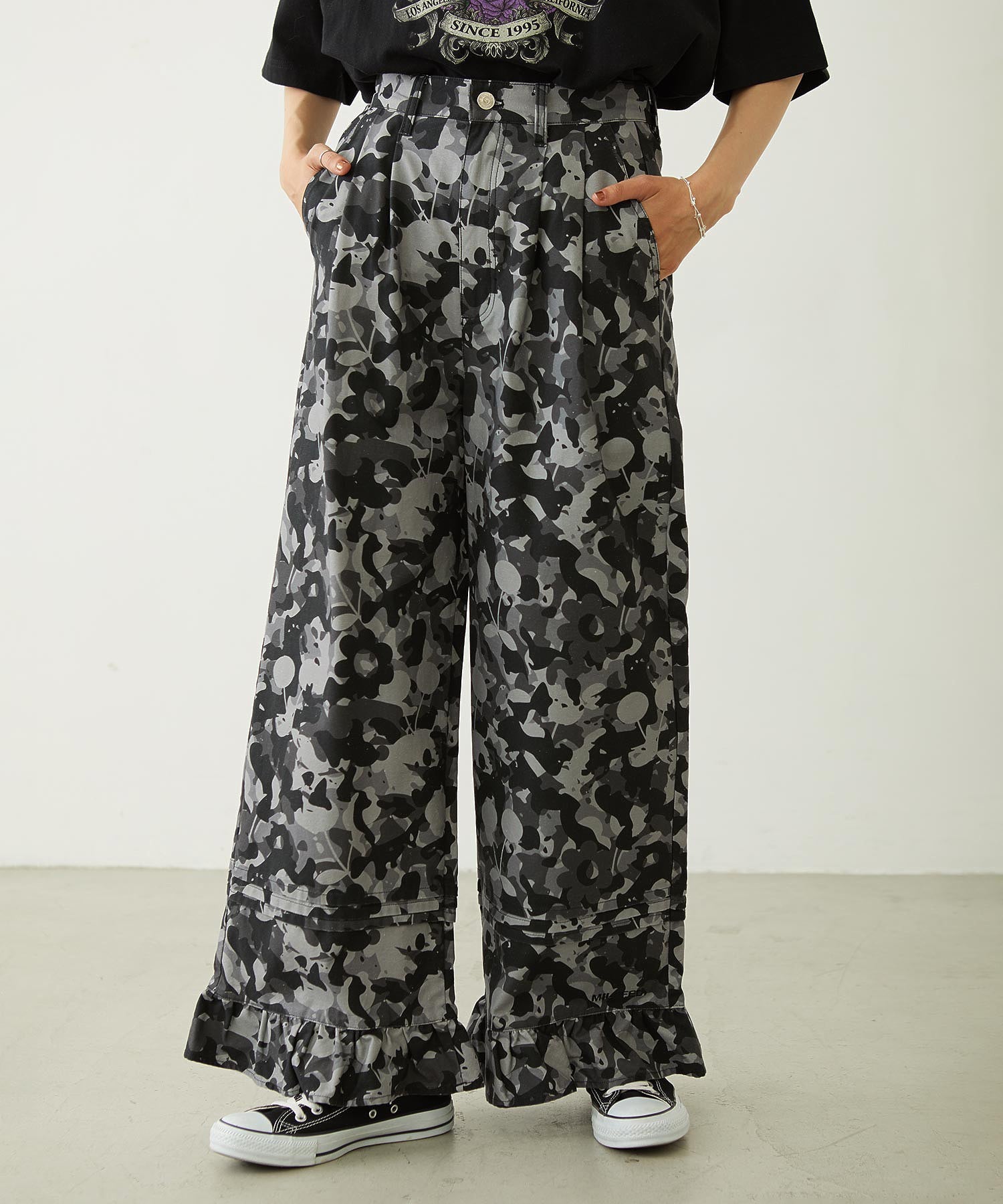 FRILL HEM CAMO PANTS