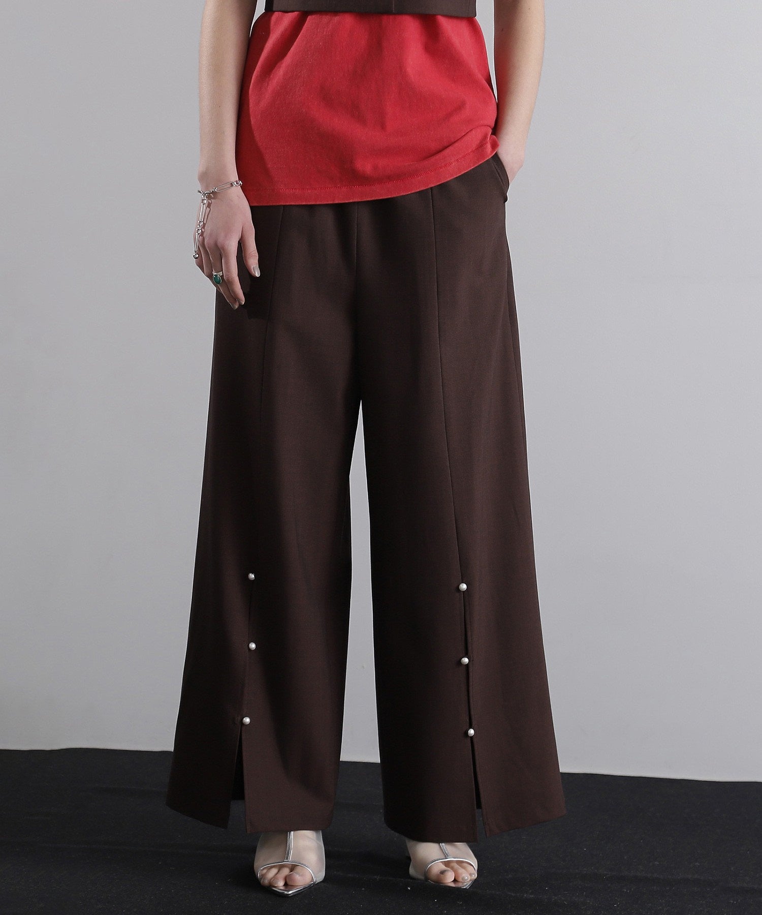 スーチングフロントスリットワンドパンツ