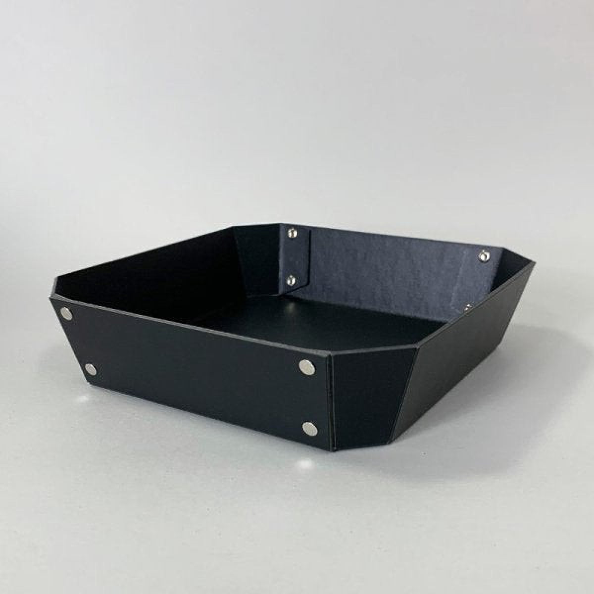 8_TRAY M