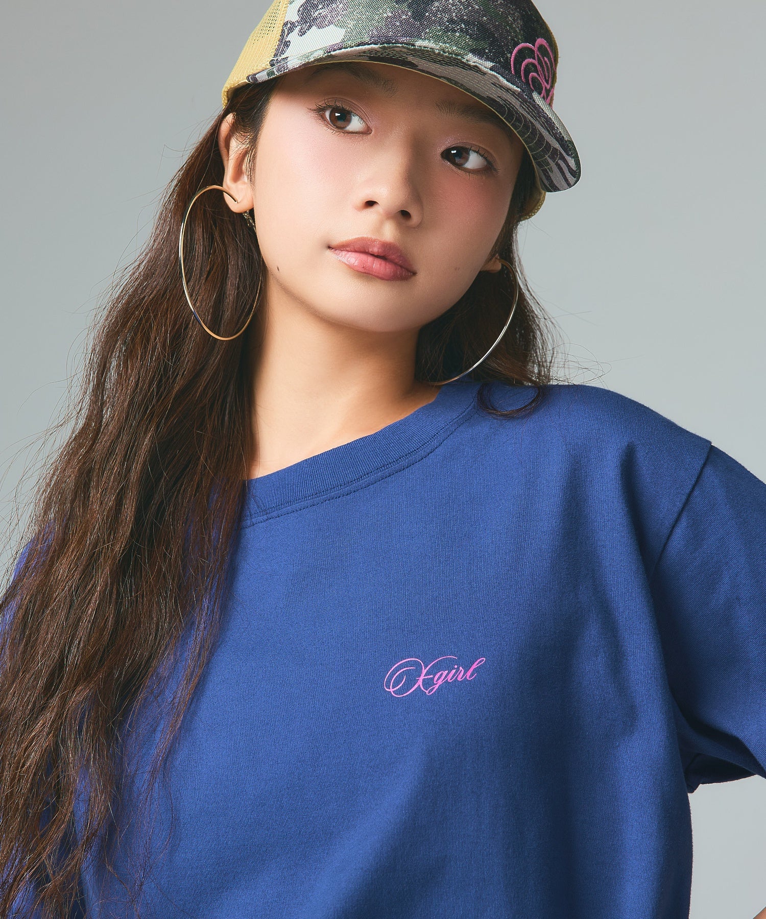 CURSIVE SCRIPT LOGO AND FACE S/S TEE
