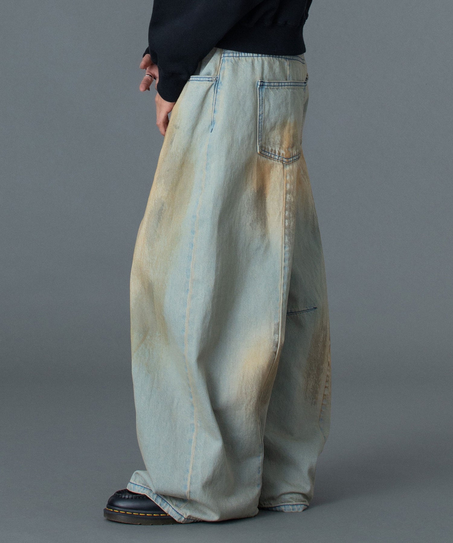 FADED FACE LABEL WIDE BAGGY DENIM PANTS