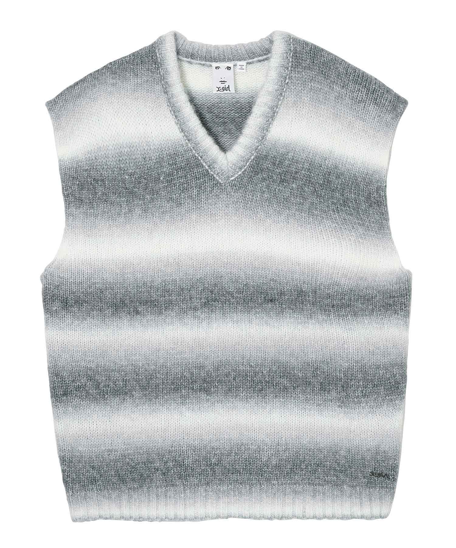 グレー