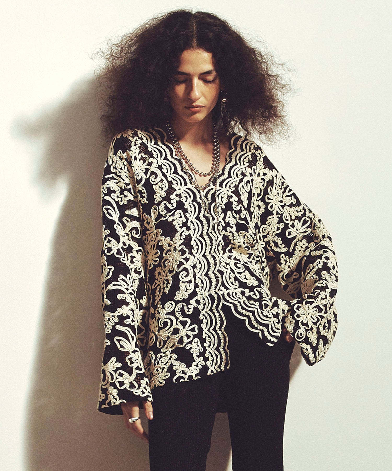 mag.by c/EMBROIDERY MESH SHIRT