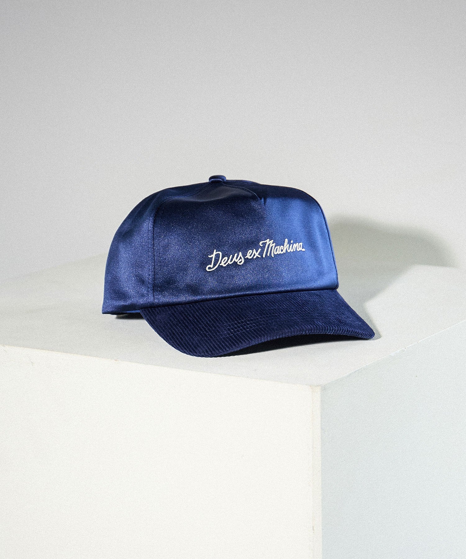 DEUS EX MACHINA/CUSTOMS TRUCKER